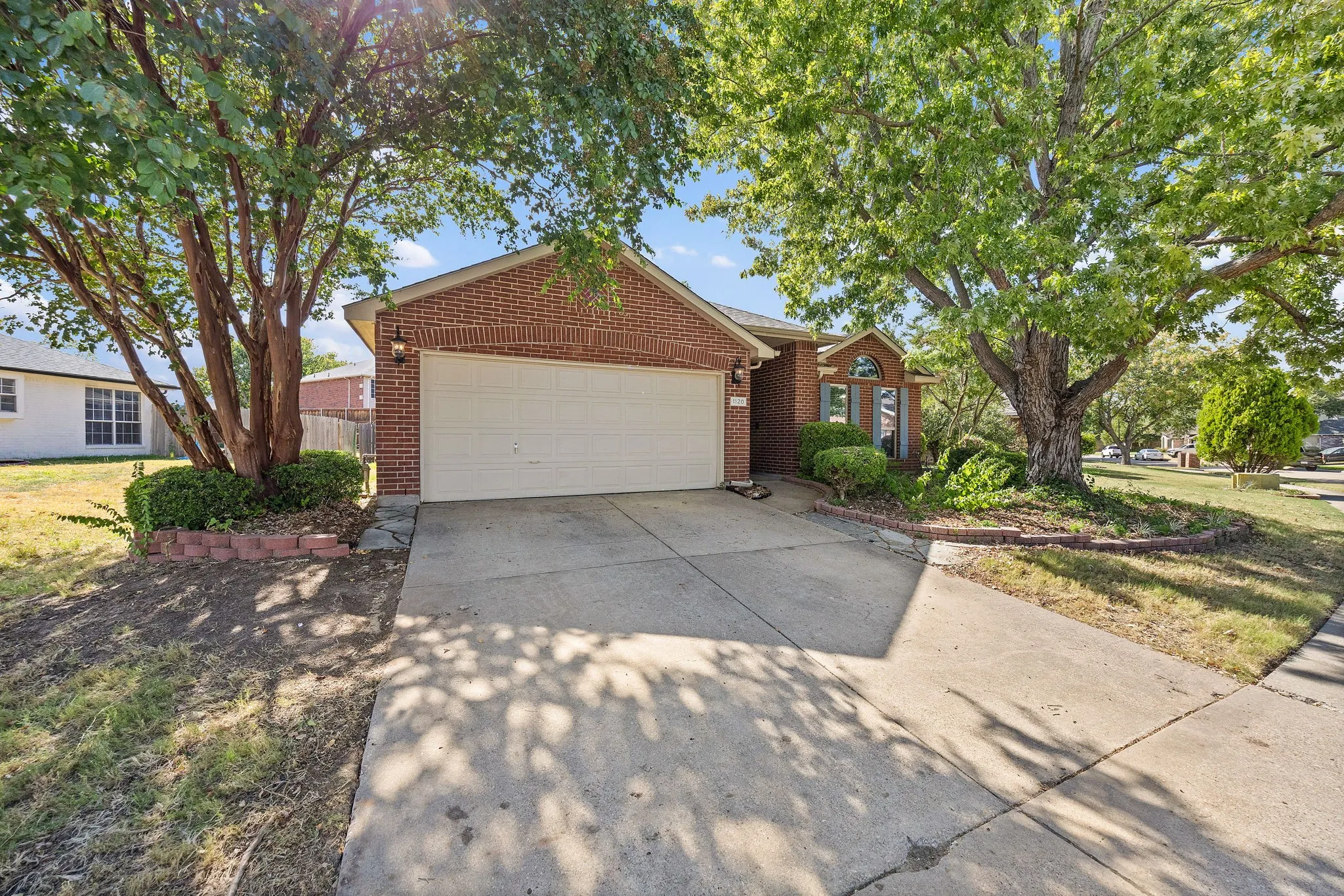 Single Family Residence For Sale in Dallas County , 1120 Regal Drive, Garland, Texas 75040, 4 Bedroom, 2 Bathroom, 2 Garage spaces, 1,940 Sqft, built in 1996, mls#21388945, Real Estate Agent in Garland, Homes For Sale in Dallas county, Homes For Sale in Garland, Realtor in Garland Texas, Real Estate Brokerage Independent Realty Texas, Luminita Cordes Realtor