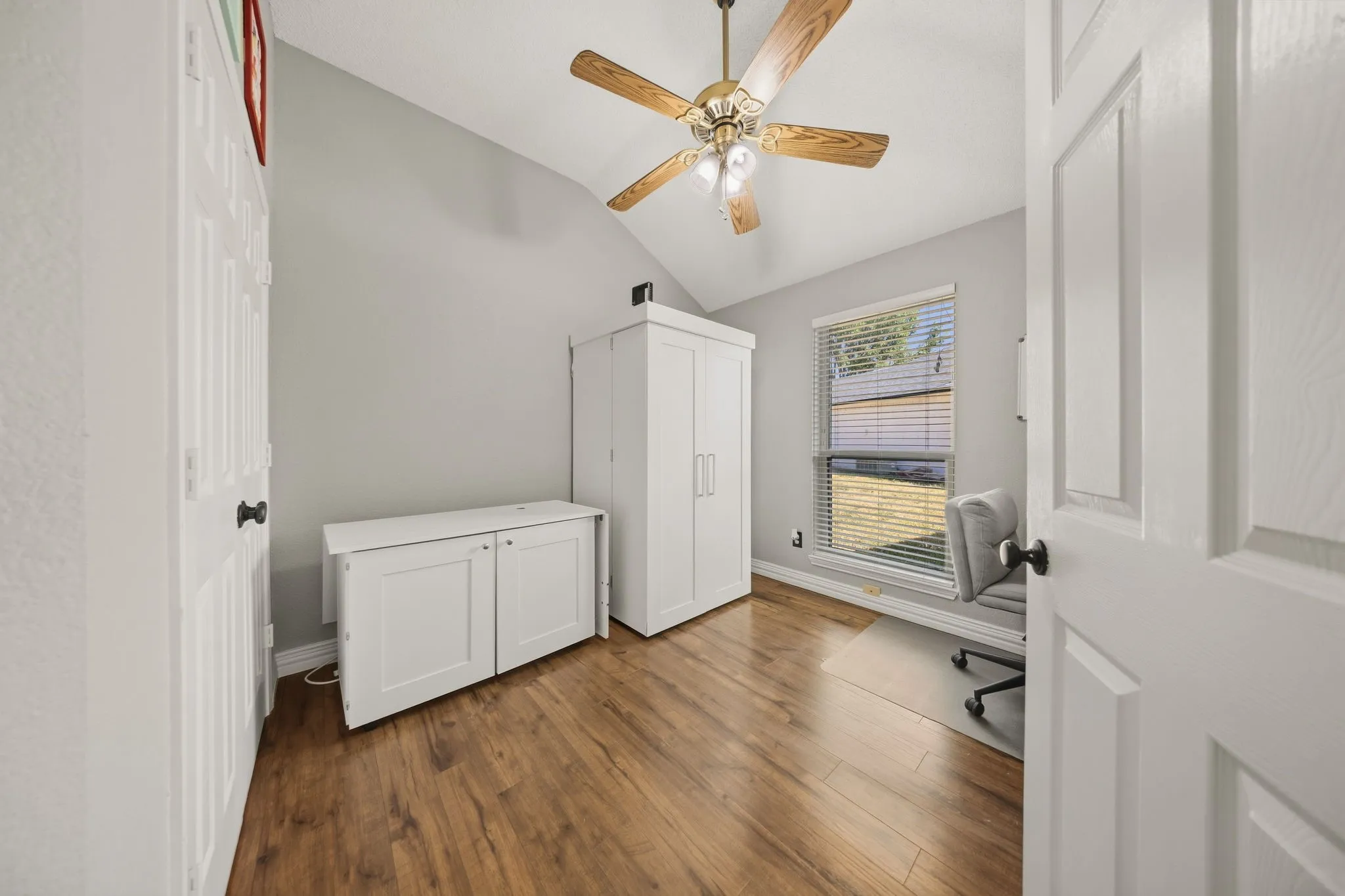 Single Family Residence For Sale in Dallas County , 1120 Regal Drive, Garland, Texas 75040, 4 Bedroom, 2 Bathroom, 2 Garage spaces, 1,940 Sqft, built in 1996, mls#21388945, Real Estate Agent in Garland, Homes For Sale in Dallas county, Homes For Sale in Garland, Realtor in Garland Texas, Real Estate Brokerage Independent Realty Texas, Luminita Cordes Realtor