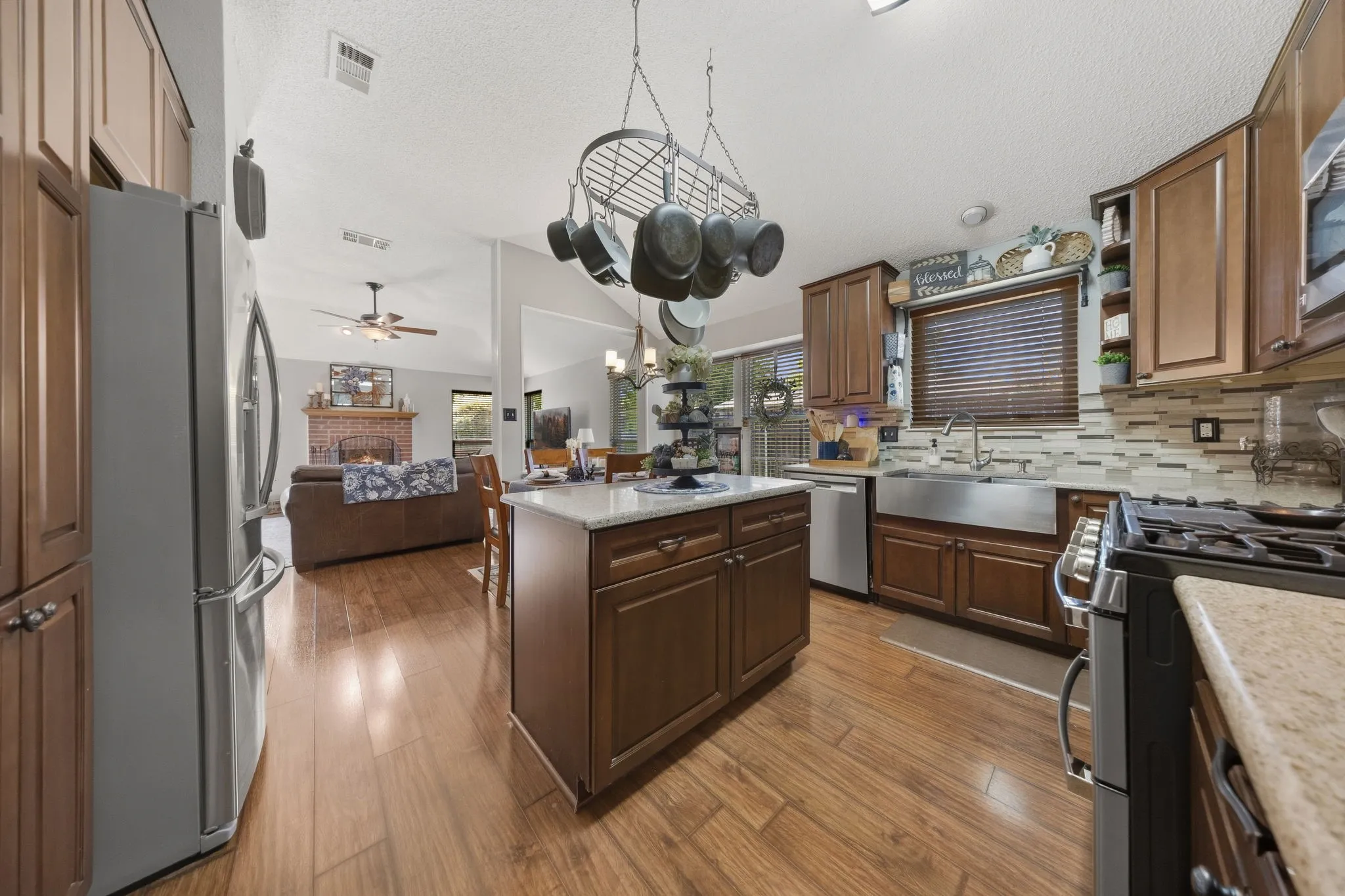 Single Family Residence For Sale in Dallas County , 1120 Regal Drive, Garland, Texas 75040, 4 Bedroom, 2 Bathroom, 2 Garage spaces, 1,940 Sqft, built in 1996, mls#21388945, Real Estate Agent in Garland, Homes For Sale in Dallas county, Homes For Sale in Garland, Realtor in Garland Texas, Real Estate Brokerage Independent Realty Texas, Luminita Cordes Realtor
