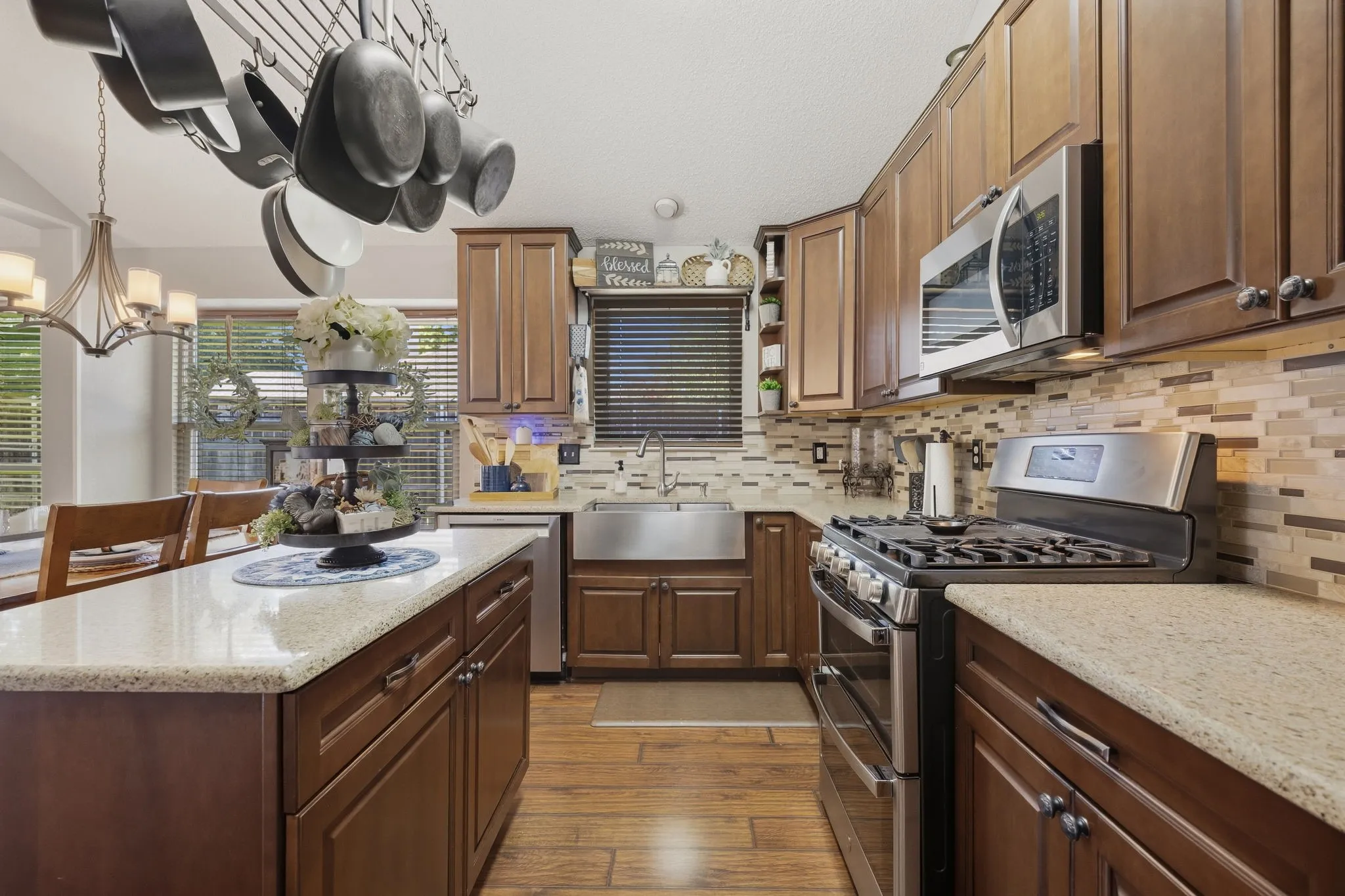 Single Family Residence For Sale in Dallas County , 1120 Regal Drive, Garland, Texas 75040, 4 Bedroom, 2 Bathroom, 2 Garage spaces, 1,940 Sqft, built in 1996, mls#21388945, Real Estate Agent in Garland, Homes For Sale in Dallas county, Homes For Sale in Garland, Realtor in Garland Texas, Real Estate Brokerage Independent Realty Texas, Luminita Cordes Realtor