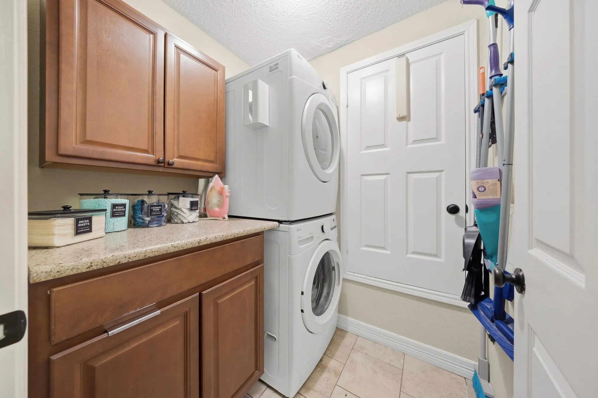 Single Family Residence For Sale in Dallas County , 1120 Regal Drive, Garland, Texas 75040, 4 Bedroom, 2 Bathroom, 2 Garage spaces, 1,940 Sqft, built in 1996, mls#21388945, Real Estate Agent in Garland, Homes For Sale in Dallas county, Homes For Sale in Garland, Realtor in Garland Texas, Real Estate Brokerage Independent Realty Texas, Luminita Cordes Realtor