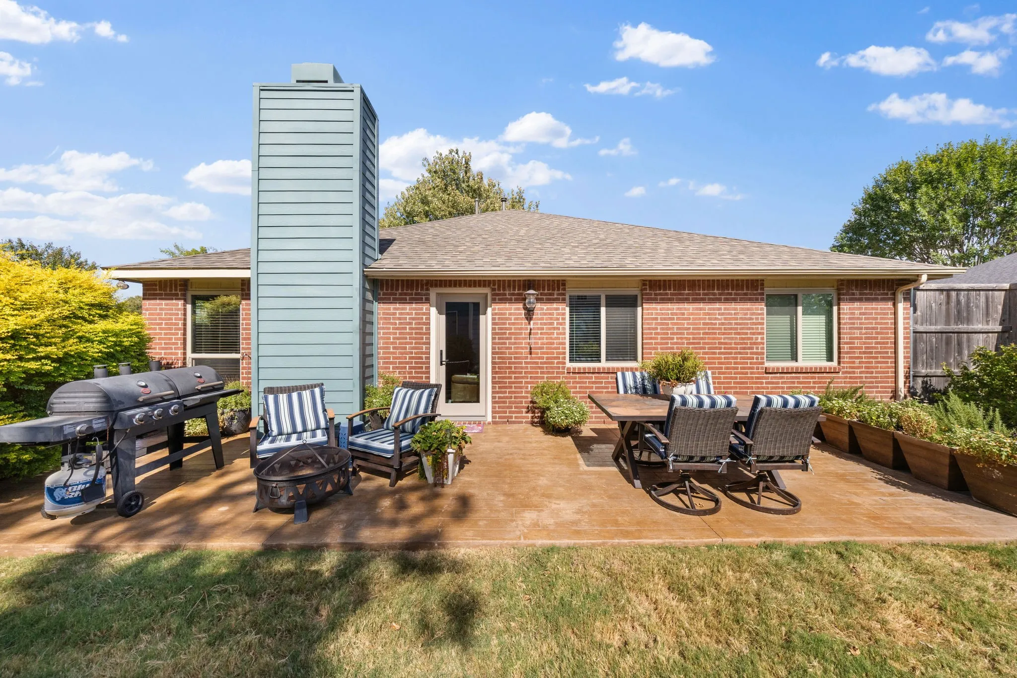Single Family Residence For Sale in Dallas County , 1120 Regal Drive, Garland, Texas 75040, 4 Bedroom, 2 Bathroom, 2 Garage spaces, 1,940 Sqft, built in 1996, mls#21388945, Real Estate Agent in Garland, Homes For Sale in Dallas county, Homes For Sale in Garland, Realtor in Garland Texas, Real Estate Brokerage Independent Realty Texas, Luminita Cordes Realtor