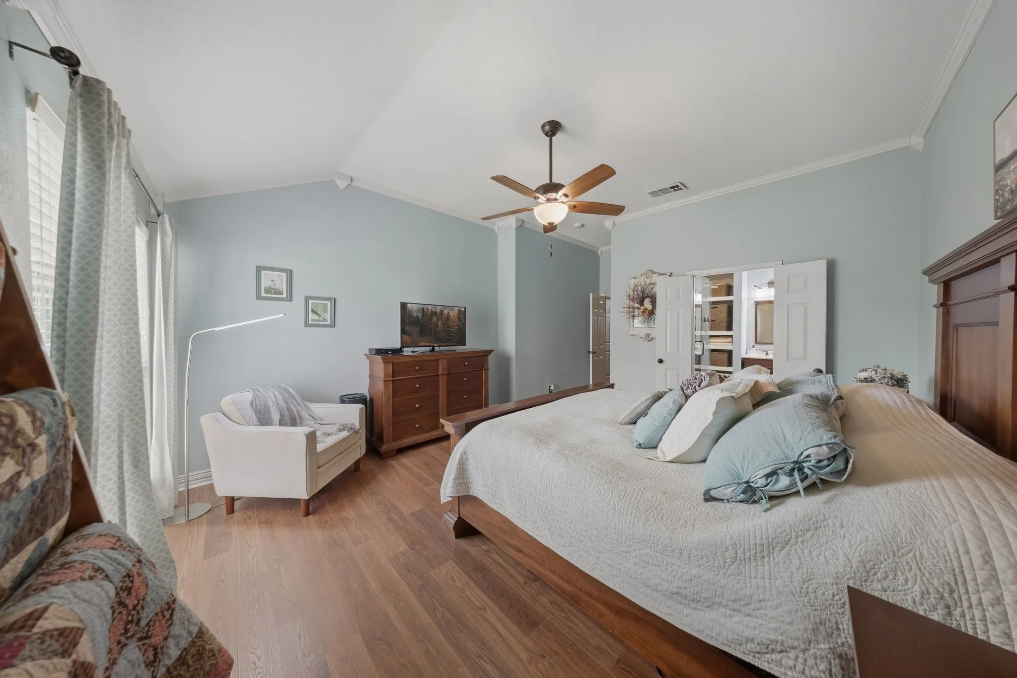 Single Family Residence For Sale in Dallas County , 1120 Regal Drive, Garland, Texas 75040, 4 Bedroom, 2 Bathroom, 2 Garage spaces, 1,940 Sqft, built in 1996, mls#21388945, Real Estate Agent in Garland, Homes For Sale in Dallas county, Homes For Sale in Garland, Realtor in Garland Texas, Real Estate Brokerage Independent Realty Texas, Luminita Cordes Realtor