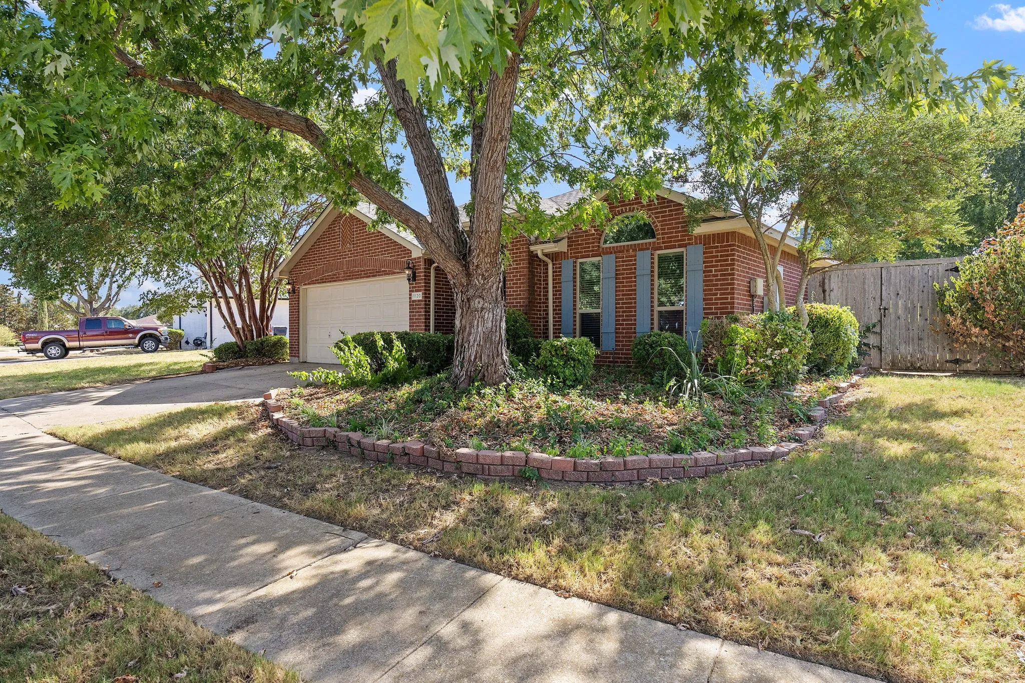 Single Family Residence For Sale in Dallas County , 1120 Regal Drive, Garland, Texas 75040, 4 Bedroom, 2 Bathroom, 2 Garage spaces, 1,940 Sqft, built in 1996, mls#21388945, Real Estate Agent in Garland, Homes For Sale in Dallas county, Homes For Sale in Garland, Realtor in Garland Texas, Real Estate Brokerage Independent Realty Texas, Luminita Cordes Realtor