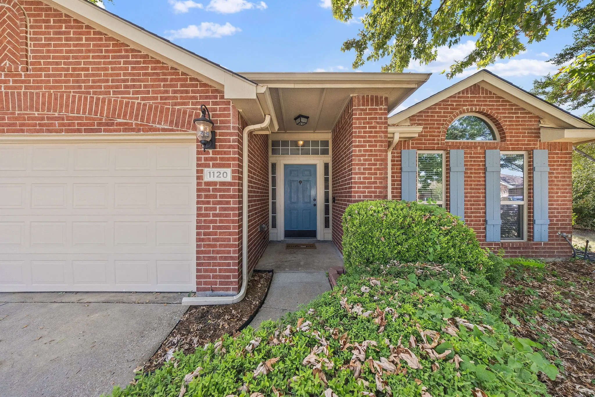 Single Family Residence For Sale in Dallas County , 1120 Regal Drive, Garland, Texas 75040, 4 Bedroom, 2 Bathroom, 2 Garage spaces, 1,940 Sqft, built in 1996, mls#21388945, Real Estate Agent in Garland, Homes For Sale in Dallas county, Homes For Sale in Garland, Realtor in Garland Texas, Real Estate Brokerage Independent Realty Texas, Luminita Cordes Realtor