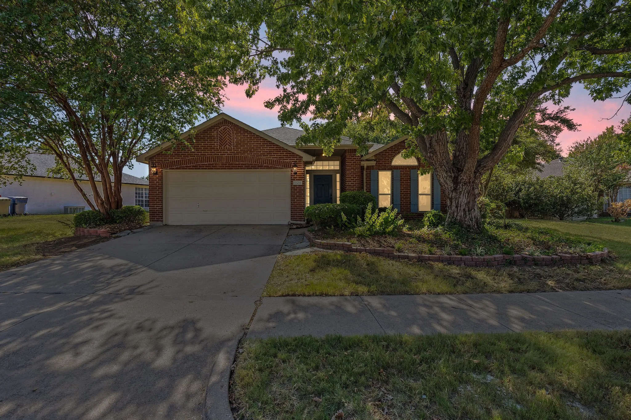 Single Family Residence For Sale in Dallas County , 1120 Regal Drive, Garland, Texas 75040, 4 Bedroom, 2 Bathroom, 2 Garage spaces, 1,940 Sqft, built in 1996, mls#21388945, Real Estate Agent in Garland, Homes For Sale in Dallas county, Homes For Sale in Garland, Realtor in Garland Texas, Real Estate Brokerage Independent Realty Texas, Luminita Cordes Realtor