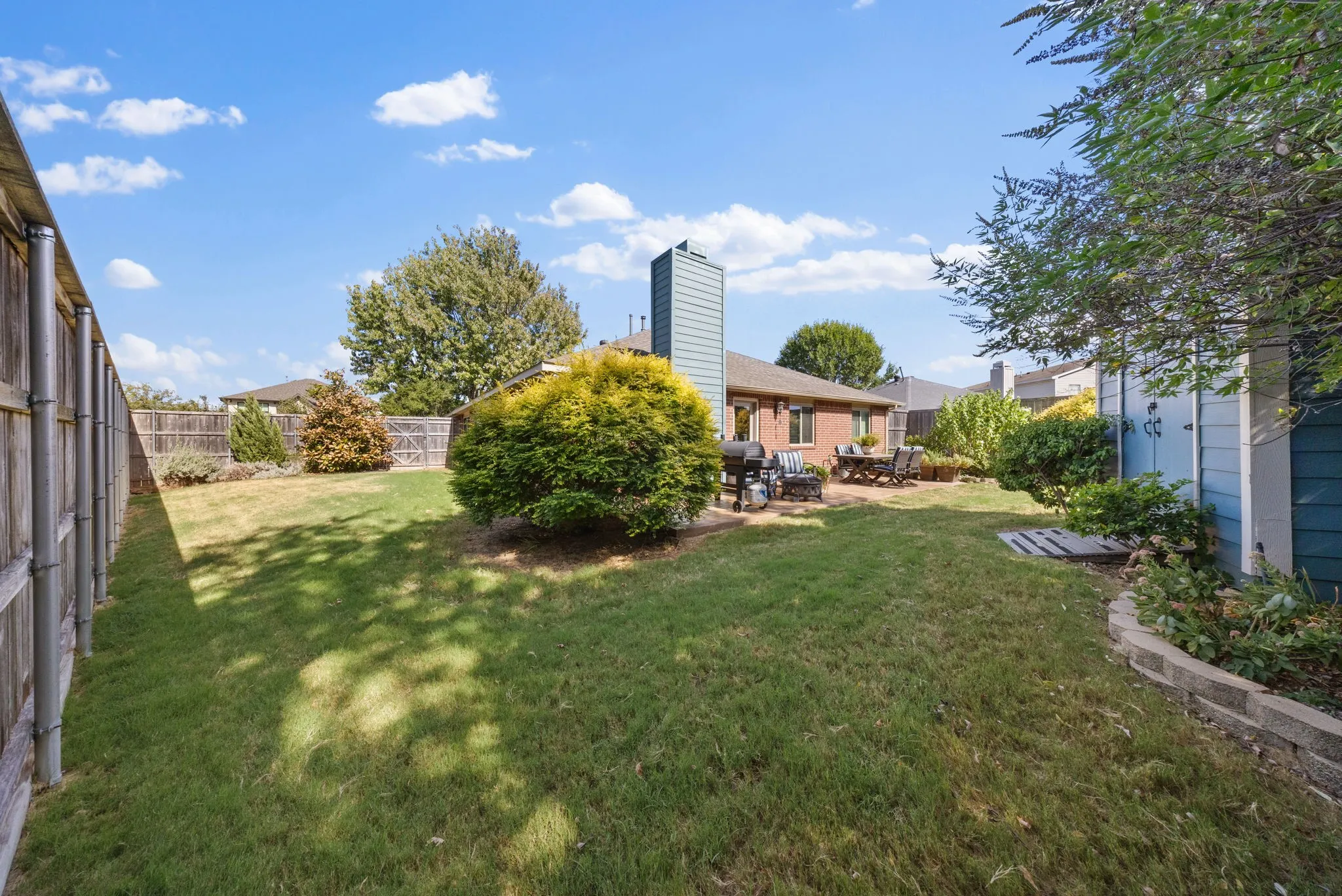 Single Family Residence For Sale in Dallas County , 1120 Regal Drive, Garland, Texas 75040, 4 Bedroom, 2 Bathroom, 2 Garage spaces, 1,940 Sqft, built in 1996, mls#21388945, Real Estate Agent in Garland, Homes For Sale in Dallas county, Homes For Sale in Garland, Realtor in Garland Texas, Real Estate Brokerage Independent Realty Texas, Luminita Cordes Realtor