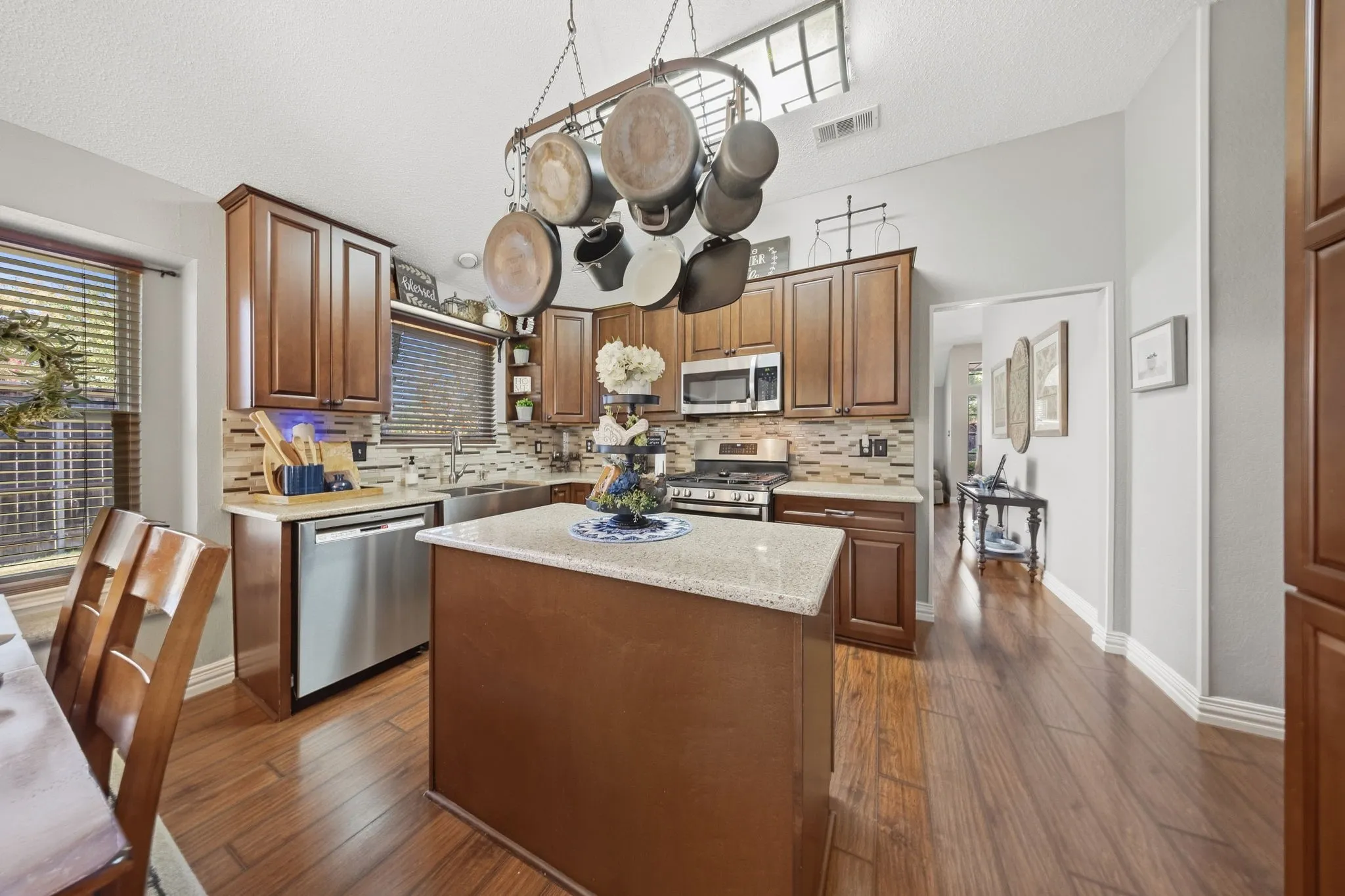 Single Family Residence For Sale in Dallas County , 1120 Regal Drive, Garland, Texas 75040, 4 Bedroom, 2 Bathroom, 2 Garage spaces, 1,940 Sqft, built in 1996, mls#21388945, Real Estate Agent in Garland, Homes For Sale in Dallas county, Homes For Sale in Garland, Realtor in Garland Texas, Real Estate Brokerage Independent Realty Texas, Luminita Cordes Realtor
