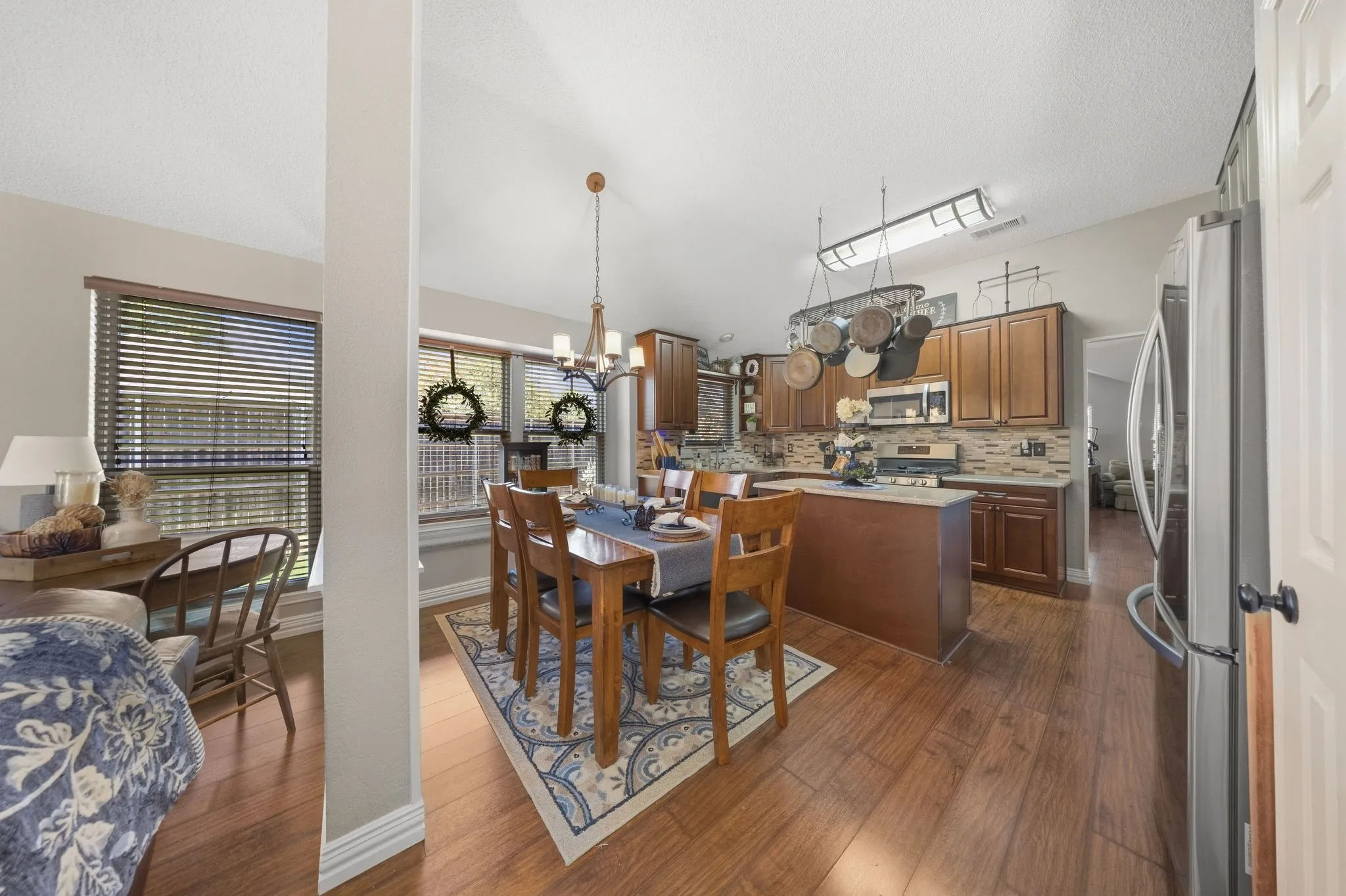 Single Family Residence For Sale in Dallas County , 1120 Regal Drive, Garland, Texas 75040, 4 Bedroom, 2 Bathroom, 2 Garage spaces, 1,940 Sqft, built in 1996, mls#21388945, Real Estate Agent in Garland, Homes For Sale in Dallas county, Homes For Sale in Garland, Realtor in Garland Texas, Real Estate Brokerage Independent Realty Texas, Luminita Cordes Realtor