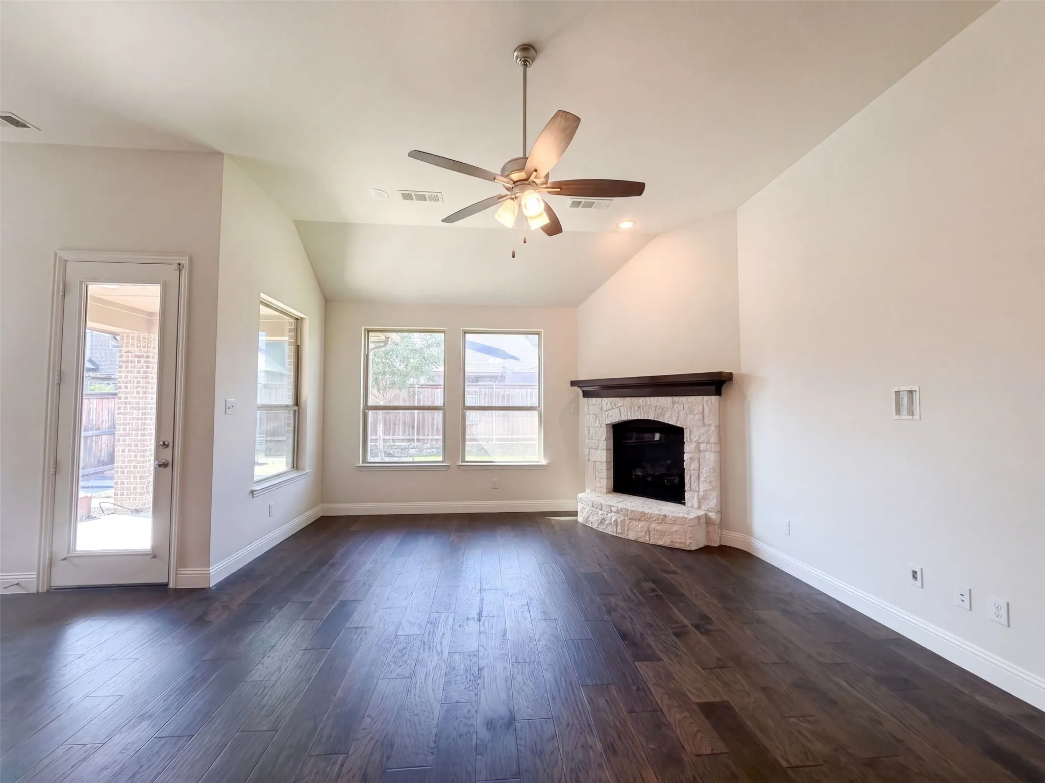 Single Family Residence For Sale in Denton County , 16204 Cullen Park Way, Prosper, Texas 75078, 4 Bedroom, 3 Bathroom, 3 Garage spaces, 3,008 Sqft, built in 2018, mls#21390135, Real Estate Agent in Prosper, Homes For Sale in Denton county, Homes For Sale in Prosper, Realtor in Prosper Texas, Real Estate Brokerage Independent Realty Texas, Luminita Cordes Realtor