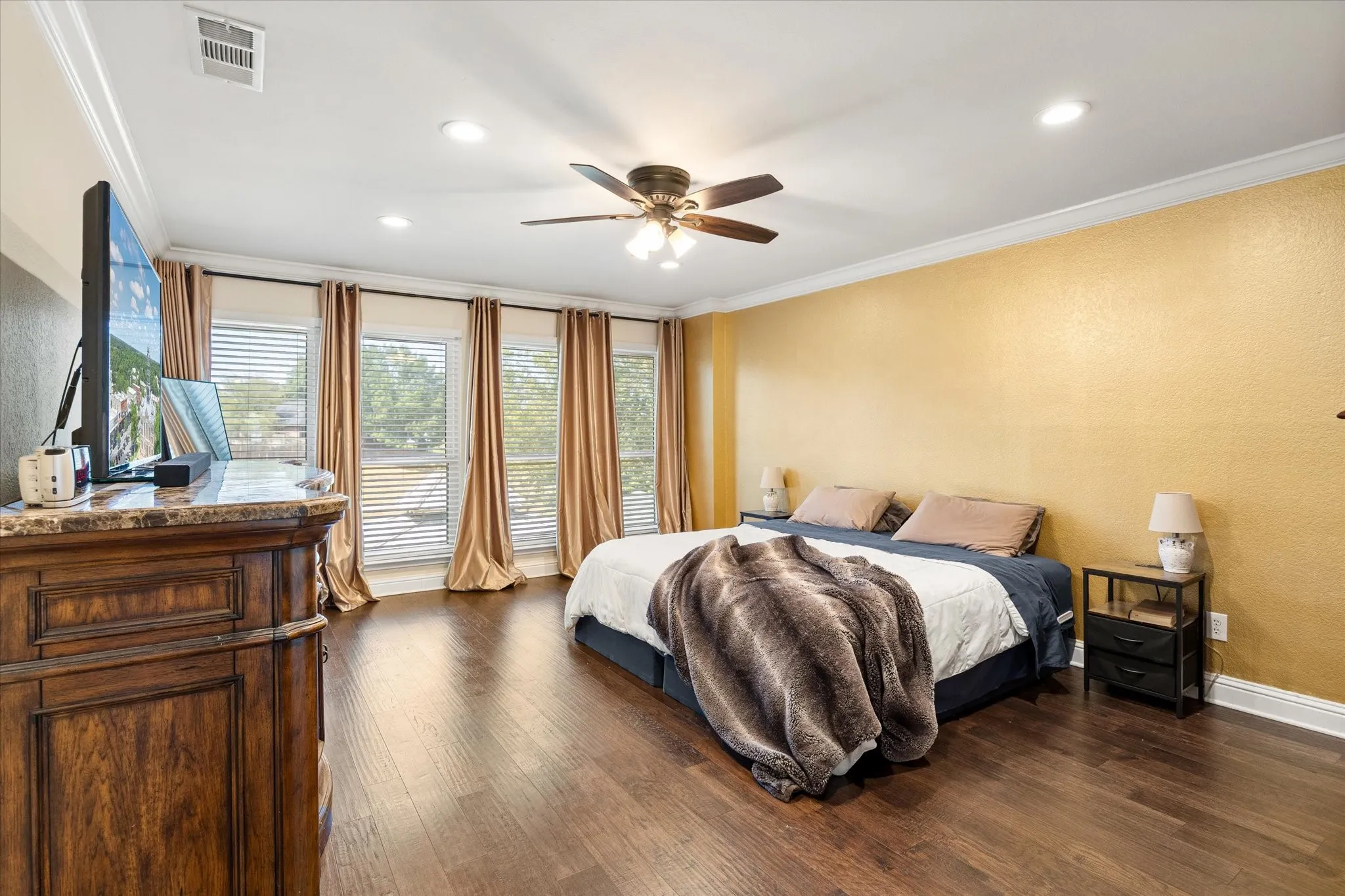 Single Family Residence For Sale in Tarrant County , 1244 Topeka Drive, Saginaw, Texas 76131, 4 Bedroom, 3 Bathroom, 2 Garage spaces, 4,064 Sqft, built in 1999, mls#21388450, Real Estate Agent in Saginaw, Homes For Sale in Tarrant county, Homes For Sale in Saginaw, Realtor in Saginaw Texas, Real Estate Brokerage Independent Realty Texas, Luminita Cordes Realtor