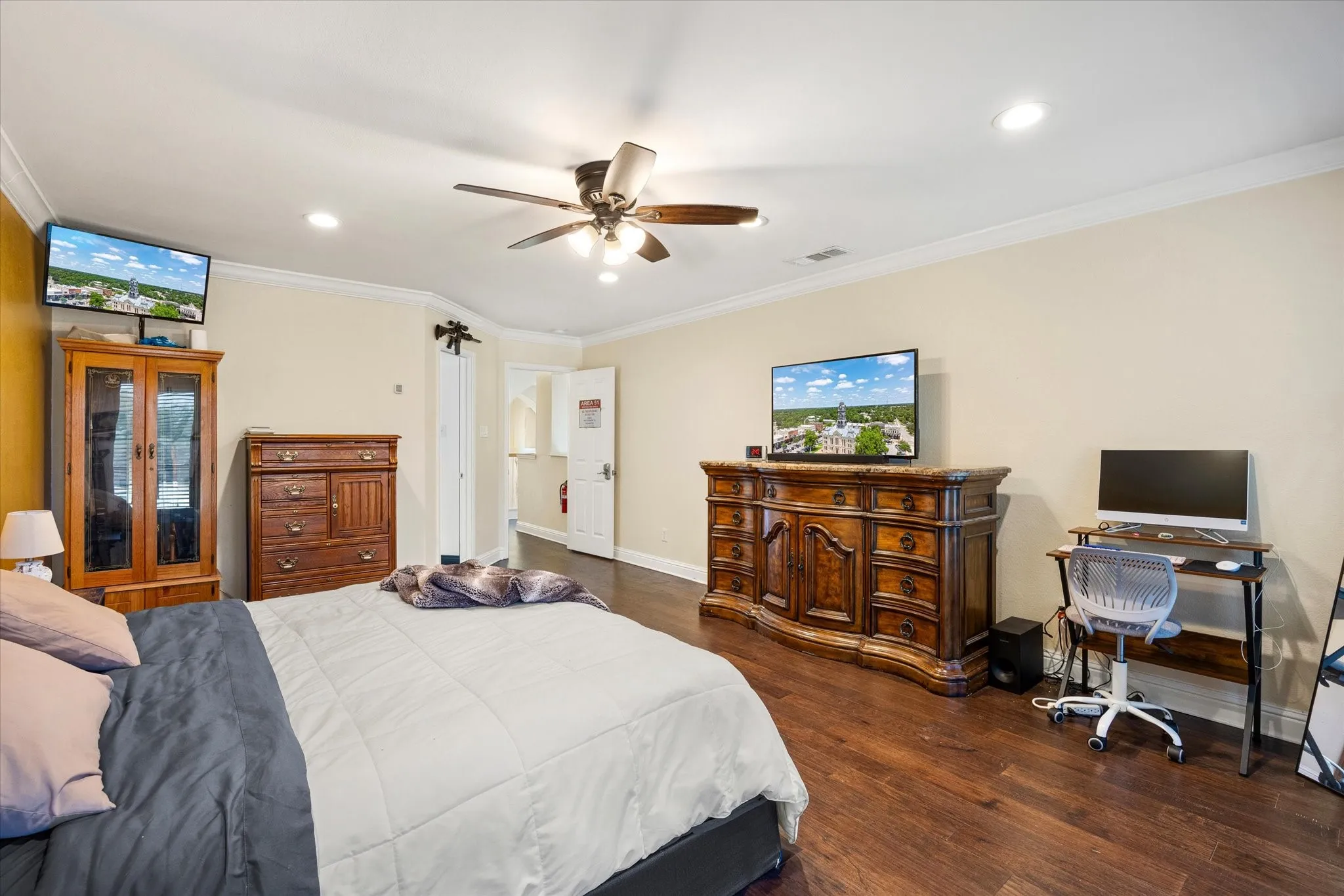 Single Family Residence For Sale in Tarrant County , 1244 Topeka Drive, Saginaw, Texas 76131, 4 Bedroom, 3 Bathroom, 2 Garage spaces, 4,064 Sqft, built in 1999, mls#21388450, Real Estate Agent in Saginaw, Homes For Sale in Tarrant county, Homes For Sale in Saginaw, Realtor in Saginaw Texas, Real Estate Brokerage Independent Realty Texas, Luminita Cordes Realtor