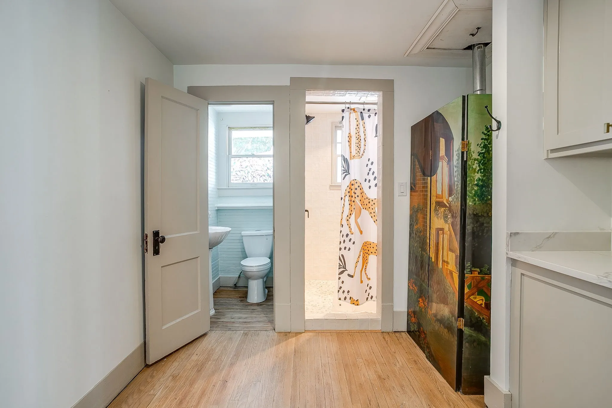 Full Bathroom/Laundry