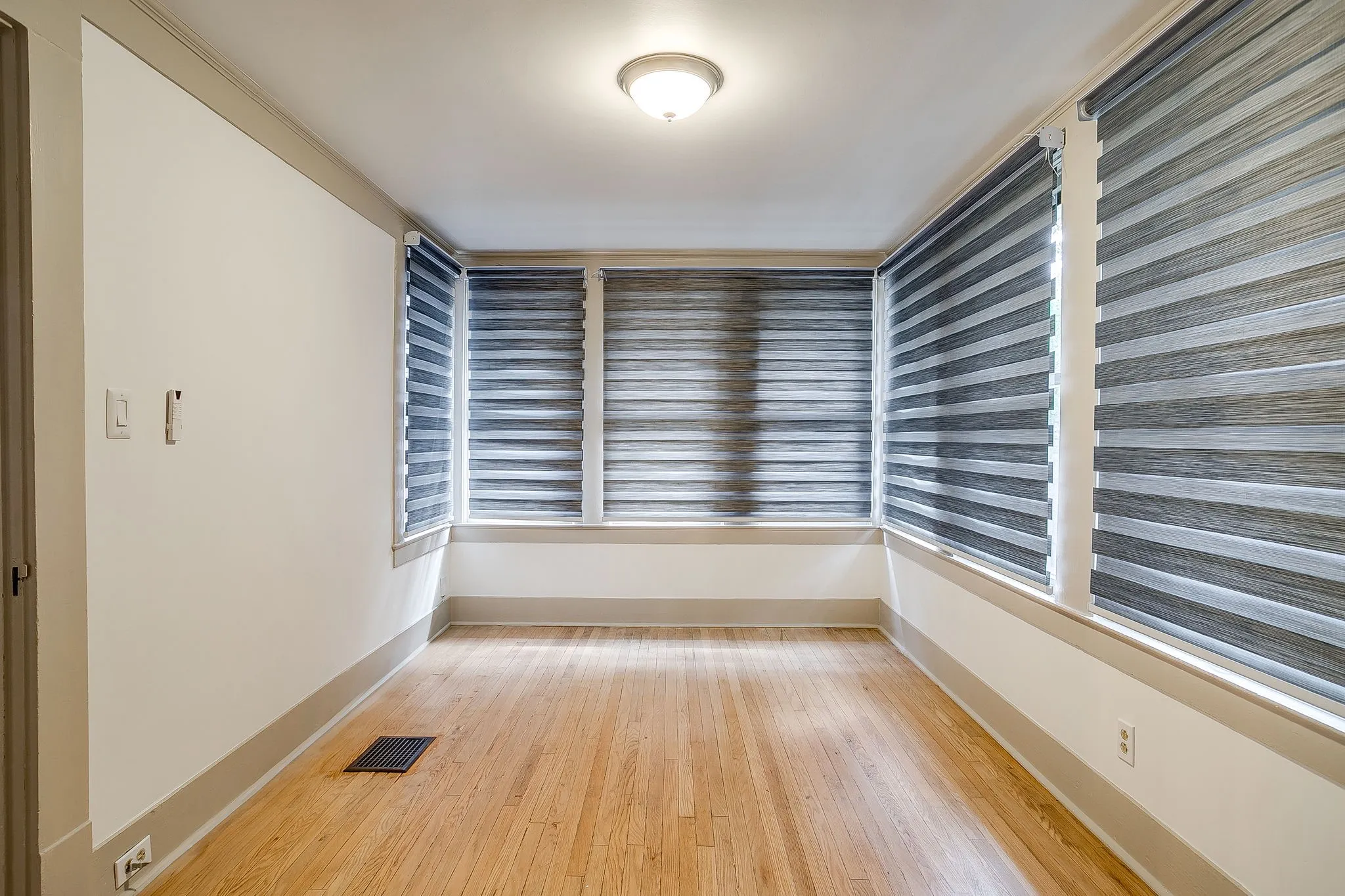 Flex room/ Sunroom/ Office