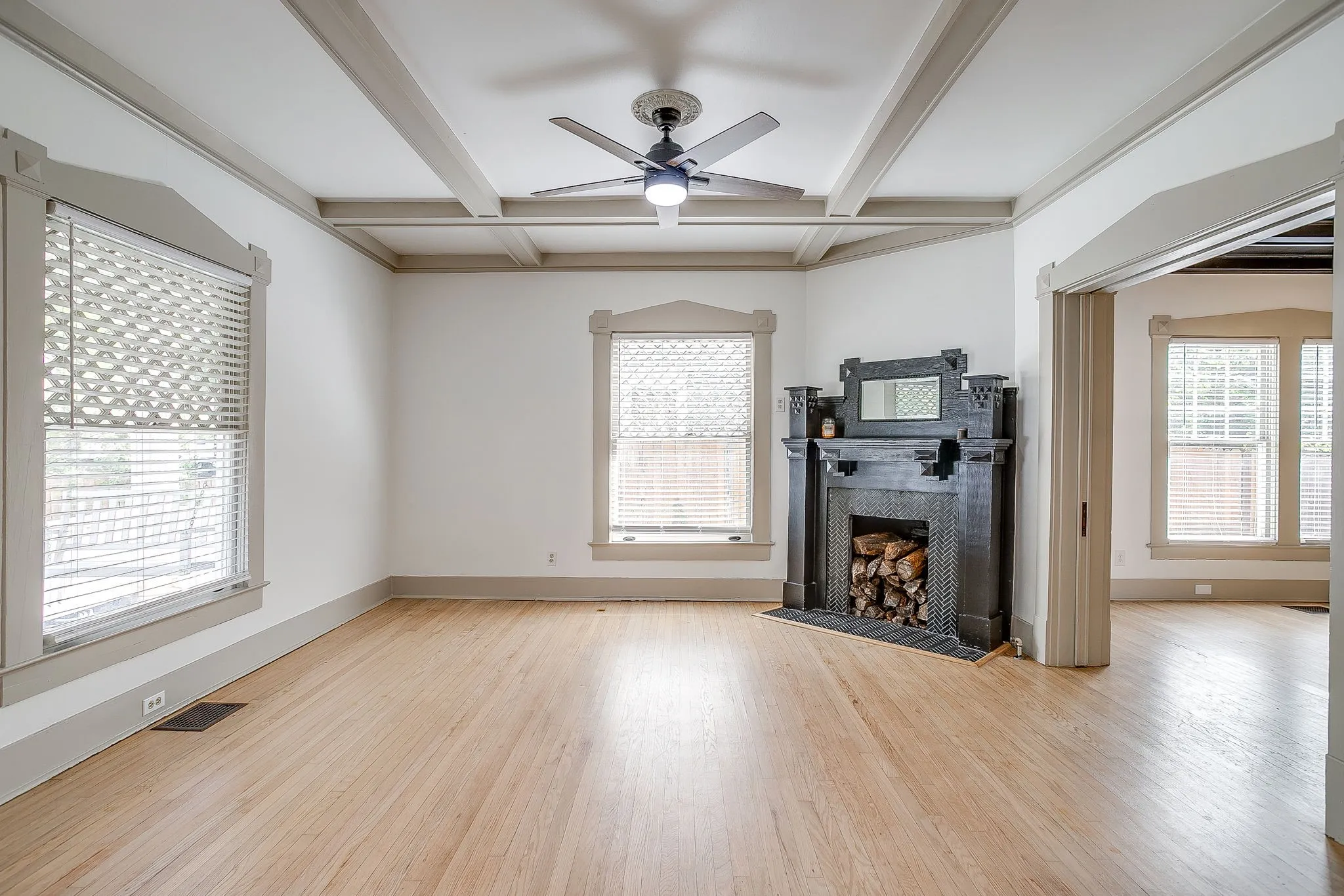 Single Family Residence For Sale in Tarrant County , 1406 6th Avenue, Fort Worth, Texas 76104, 3 Bedroom, 2 Bathroom, Garage spaces, 2,043 Sqft, built in 1915, mls#21390120, Real Estate Agent in Fort Worth, Homes For Sale in Tarrant county, Homes For Sale in Fort Worth, Realtor in Fort Worth Texas, Real Estate Brokerage Independent Realty Texas, Luminita Cordes Realtor