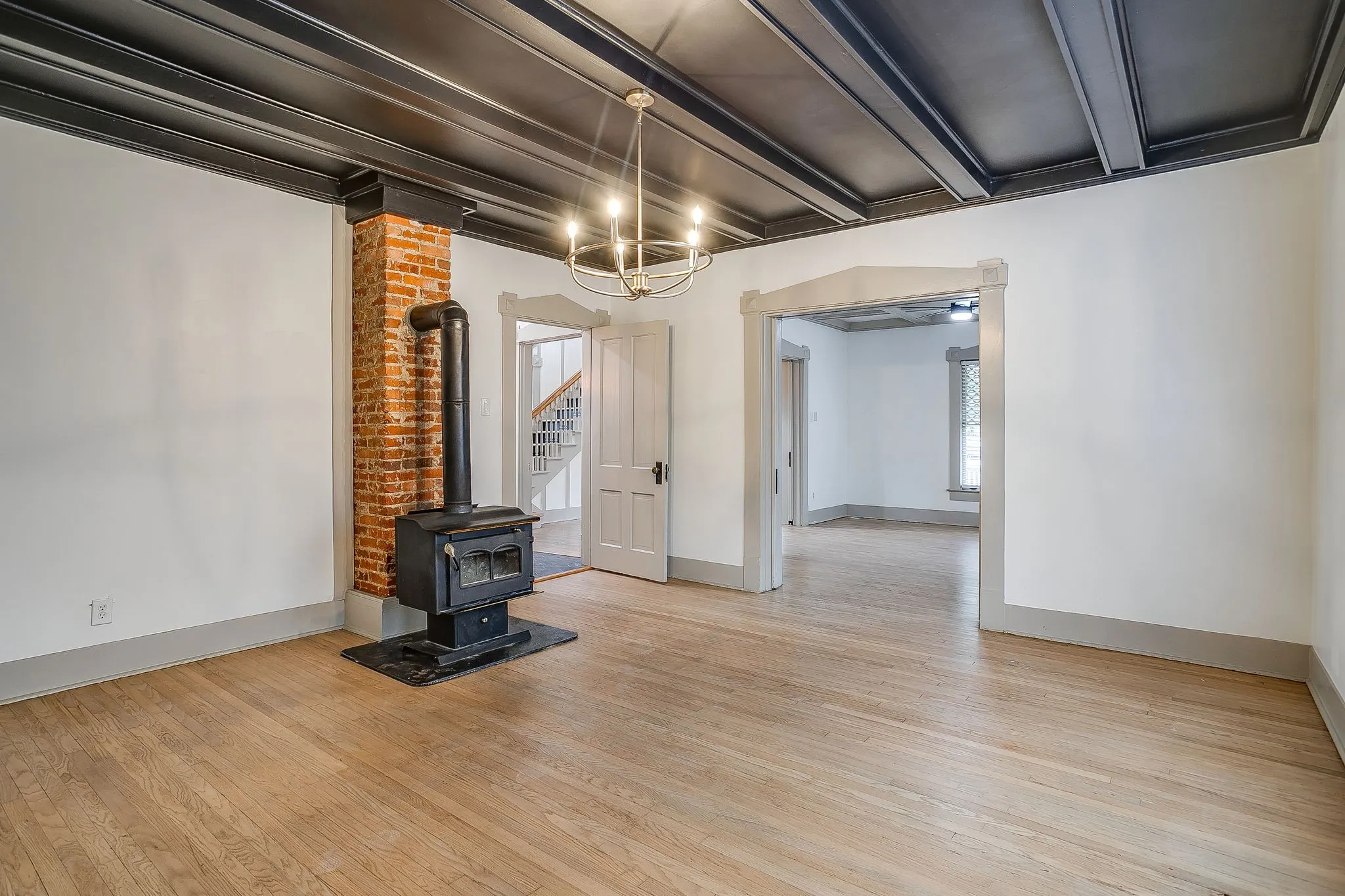 Single Family Residence For Sale in Tarrant County , 1406 6th Avenue, Fort Worth, Texas 76104, 3 Bedroom, 2 Bathroom, Garage spaces, 2,043 Sqft, built in 1915, mls#21390120, Real Estate Agent in Fort Worth, Homes For Sale in Tarrant county, Homes For Sale in Fort Worth, Realtor in Fort Worth Texas, Real Estate Brokerage Independent Realty Texas, Luminita Cordes Realtor