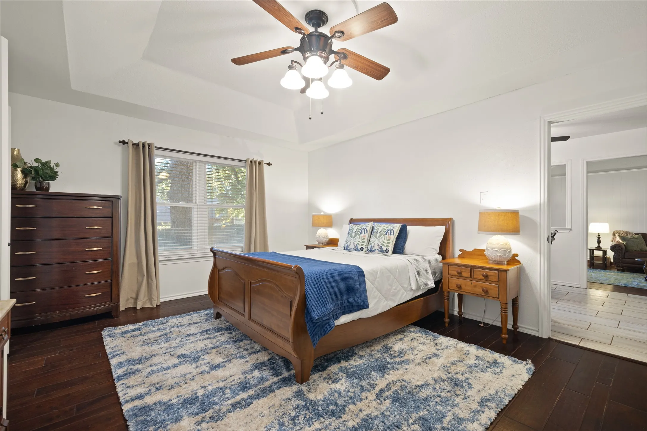 Single Family Residence For Sale in Tarrant County , 5710 Valley Ridge Court, Arlington, Texas 76017, 3 Bedroom, 2 Bathroom, 2 Garage spaces, 1,736 Sqft, built in 1978, mls#21356399, Real Estate Agent in Arlington, Homes For Sale in Tarrant county, Homes For Sale in Arlington, Realtor in Arlington Texas, Real Estate Brokerage Independent Realty Texas, Luminita Cordes Realtor