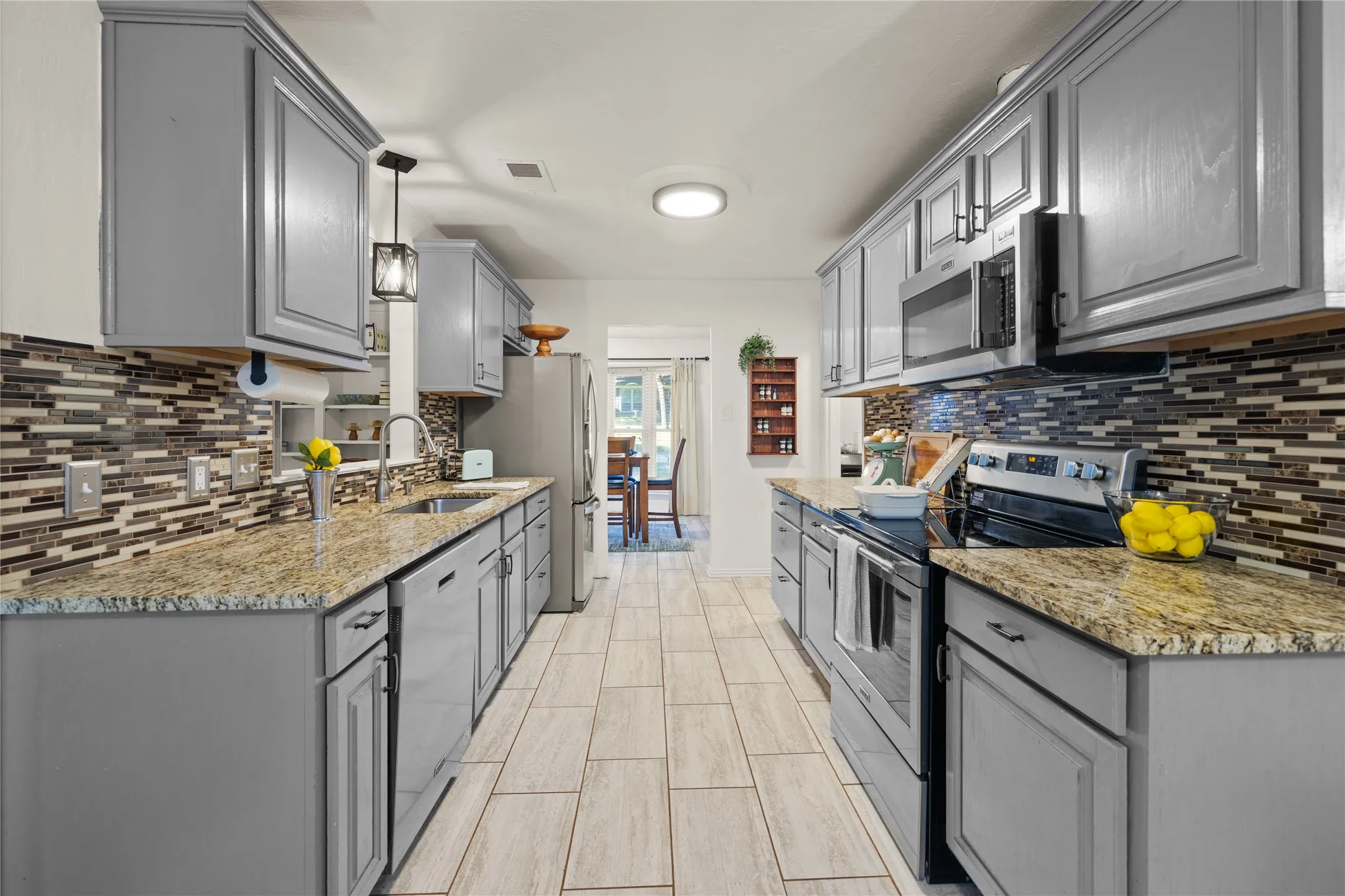 Single Family Residence For Sale in Tarrant County , 5710 Valley Ridge Court, Arlington, Texas 76017, 3 Bedroom, 2 Bathroom, 2 Garage spaces, 1,736 Sqft, built in 1978, mls#21356399, Real Estate Agent in Arlington, Homes For Sale in Tarrant county, Homes For Sale in Arlington, Realtor in Arlington Texas, Real Estate Brokerage Independent Realty Texas, Luminita Cordes Realtor