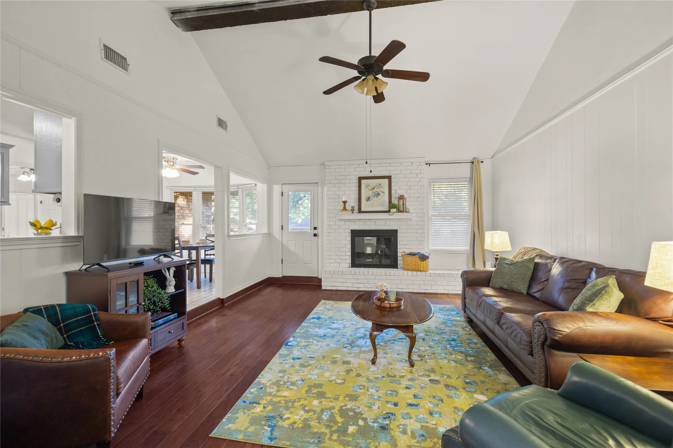 Single Family Residence For Sale in Tarrant County , 5710 Valley Ridge Court, Arlington, Texas 76017, 3 Bedroom, 2 Bathroom, 2 Garage spaces, 1,736 Sqft, built in 1978, mls#21356399, Real Estate Agent in Arlington, Homes For Sale in Tarrant county, Homes For Sale in Arlington, Realtor in Arlington Texas, Real Estate Brokerage Independent Realty Texas, Luminita Cordes Realtor