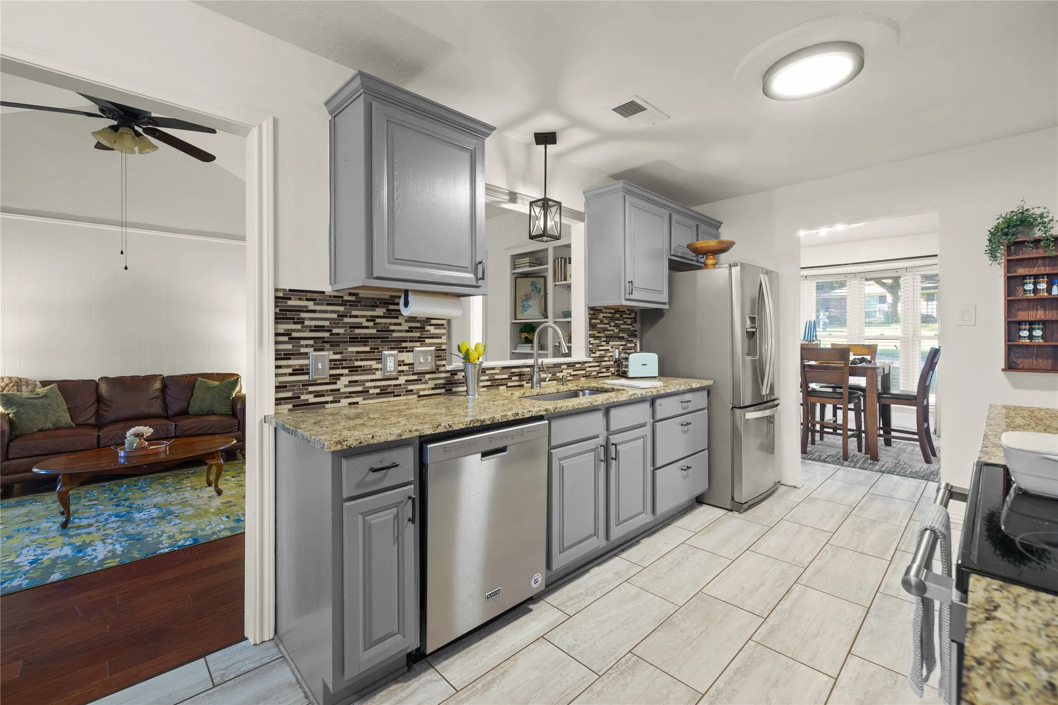 Single Family Residence For Sale in Tarrant County , 5710 Valley Ridge Court, Arlington, Texas 76017, 3 Bedroom, 2 Bathroom, 2 Garage spaces, 1,736 Sqft, built in 1978, mls#21356399, Real Estate Agent in Arlington, Homes For Sale in Tarrant county, Homes For Sale in Arlington, Realtor in Arlington Texas, Real Estate Brokerage Independent Realty Texas, Luminita Cordes Realtor