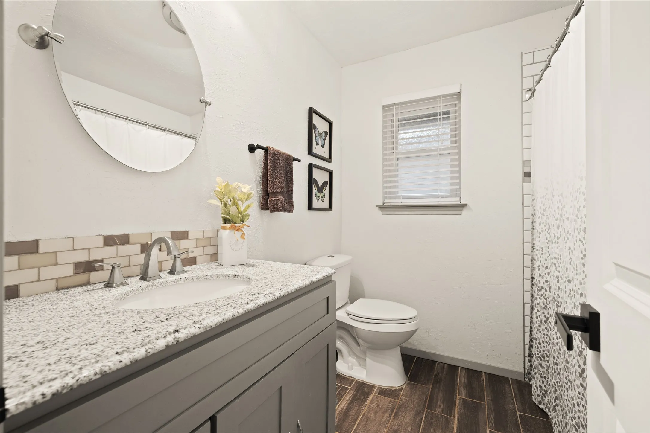 Single Family Residence For Sale in Tarrant County , 5710 Valley Ridge Court, Arlington, Texas 76017, 3 Bedroom, 2 Bathroom, 2 Garage spaces, 1,736 Sqft, built in 1978, mls#21356399, Real Estate Agent in Arlington, Homes For Sale in Tarrant county, Homes For Sale in Arlington, Realtor in Arlington Texas, Real Estate Brokerage Independent Realty Texas, Luminita Cordes Realtor