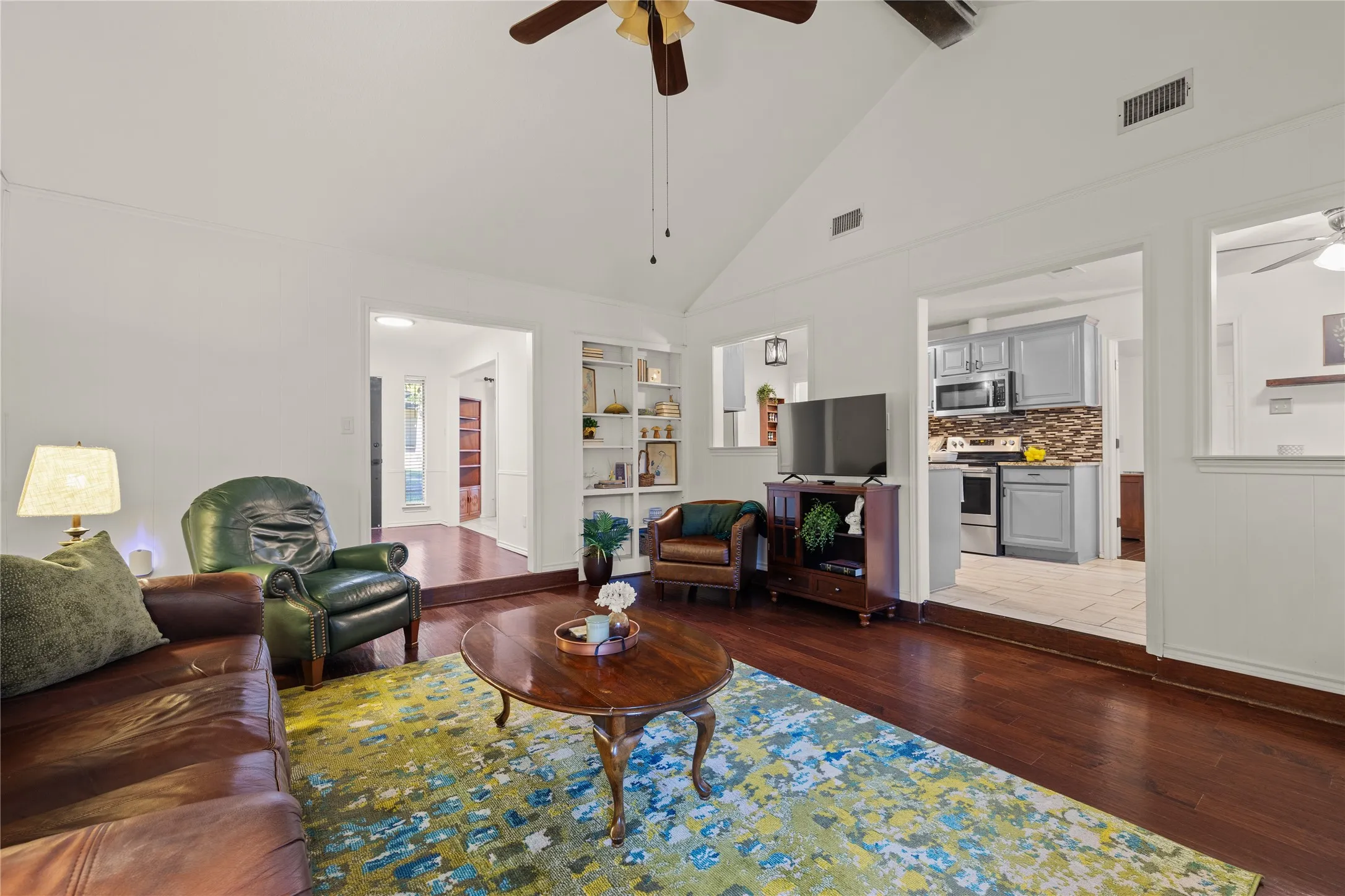 Single Family Residence For Sale in Tarrant County , 5710 Valley Ridge Court, Arlington, Texas 76017, 3 Bedroom, 2 Bathroom, 2 Garage spaces, 1,736 Sqft, built in 1978, mls#21356399, Real Estate Agent in Arlington, Homes For Sale in Tarrant county, Homes For Sale in Arlington, Realtor in Arlington Texas, Real Estate Brokerage Independent Realty Texas, Luminita Cordes Realtor