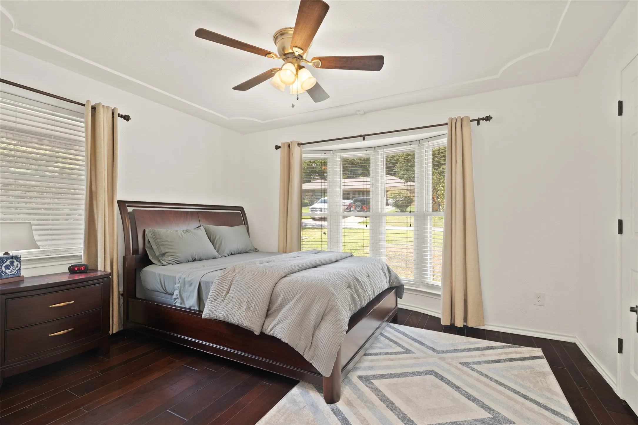 Single Family Residence For Sale in Tarrant County , 5710 Valley Ridge Court, Arlington, Texas 76017, 3 Bedroom, 2 Bathroom, 2 Garage spaces, 1,736 Sqft, built in 1978, mls#21356399, Real Estate Agent in Arlington, Homes For Sale in Tarrant county, Homes For Sale in Arlington, Realtor in Arlington Texas, Real Estate Brokerage Independent Realty Texas, Luminita Cordes Realtor