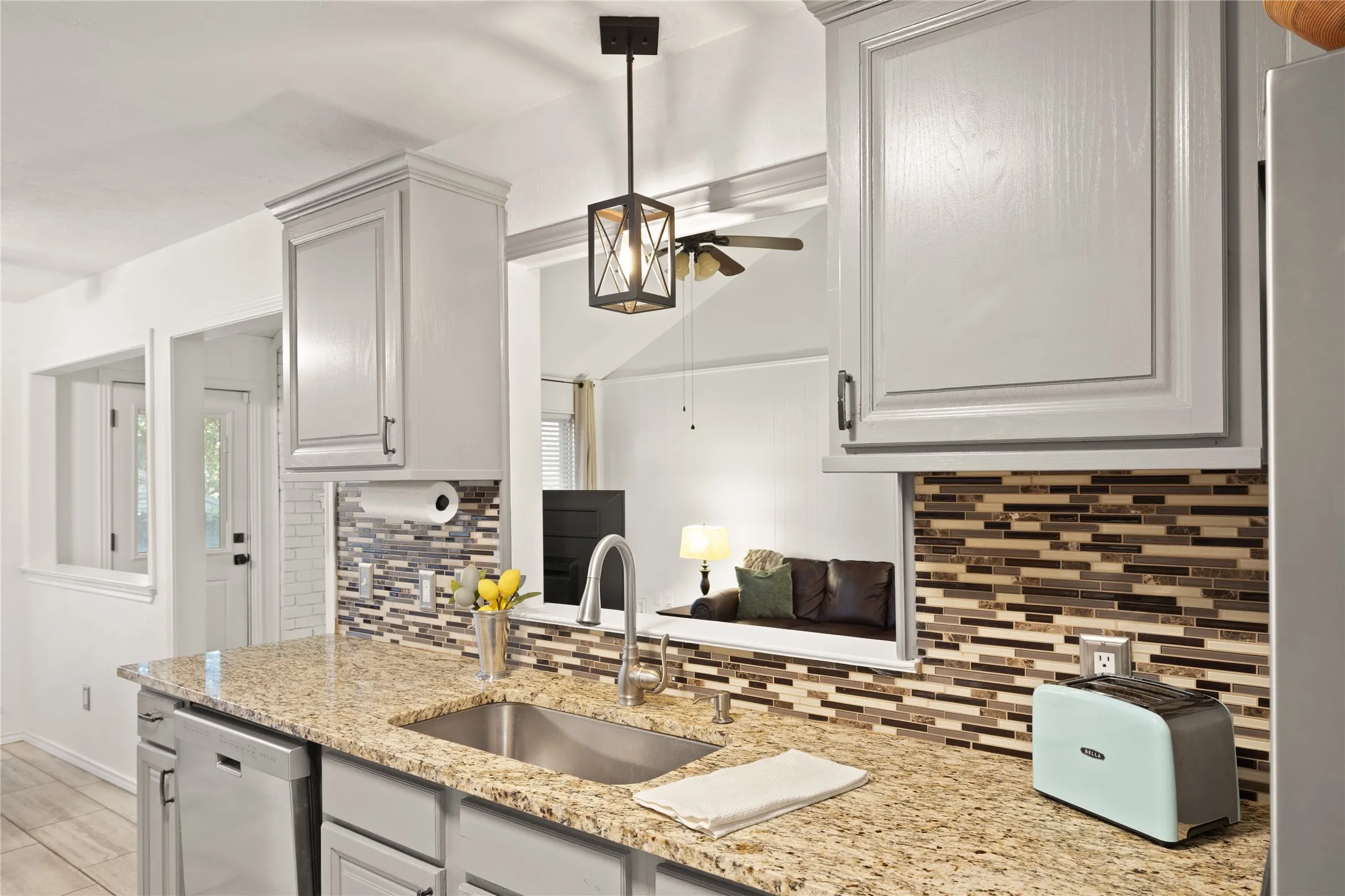 Single Family Residence For Sale in Tarrant County , 5710 Valley Ridge Court, Arlington, Texas 76017, 3 Bedroom, 2 Bathroom, 2 Garage spaces, 1,736 Sqft, built in 1978, mls#21356399, Real Estate Agent in Arlington, Homes For Sale in Tarrant county, Homes For Sale in Arlington, Realtor in Arlington Texas, Real Estate Brokerage Independent Realty Texas, Luminita Cordes Realtor