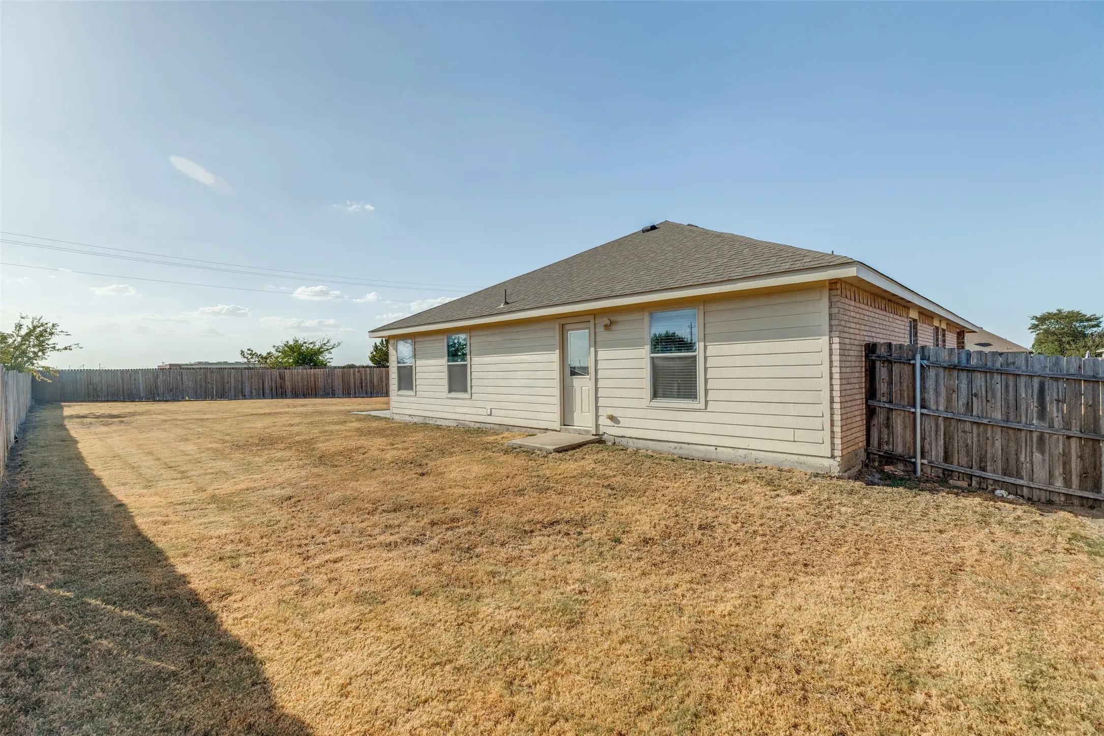 Single Family Residence For Rent in Collin County , 409 Bonnie Court, Anna, Texas 75409, 3 Bedroom, 2 Bathroom, 2 Garage spaces, 1,601 Sqft, built in 2005, mls#21389394, Real Estate Agent in Anna, Homes For Rent in Collin county, Homes For Rent in Anna, Realtor in Anna Texas, Real Estate Brokerage Independent Realty Texas, Luminita Cordes Realtor