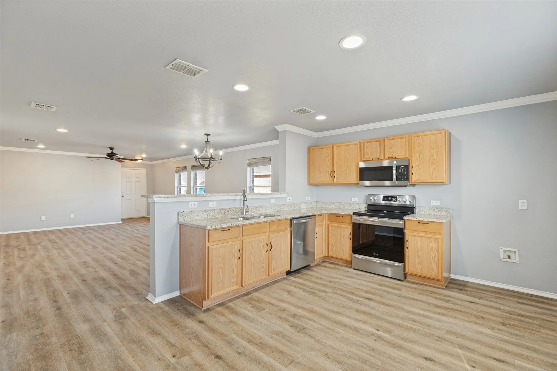 Single Family Residence For Rent in Collin County , 409 Bonnie Court, Anna, Texas 75409, 3 Bedroom, 2 Bathroom, 2 Garage spaces, 1,601 Sqft, built in 2005, mls#21389394, Real Estate Agent in Anna, Homes For Rent in Collin county, Homes For Rent in Anna, Realtor in Anna Texas, Real Estate Brokerage Independent Realty Texas, Luminita Cordes Realtor