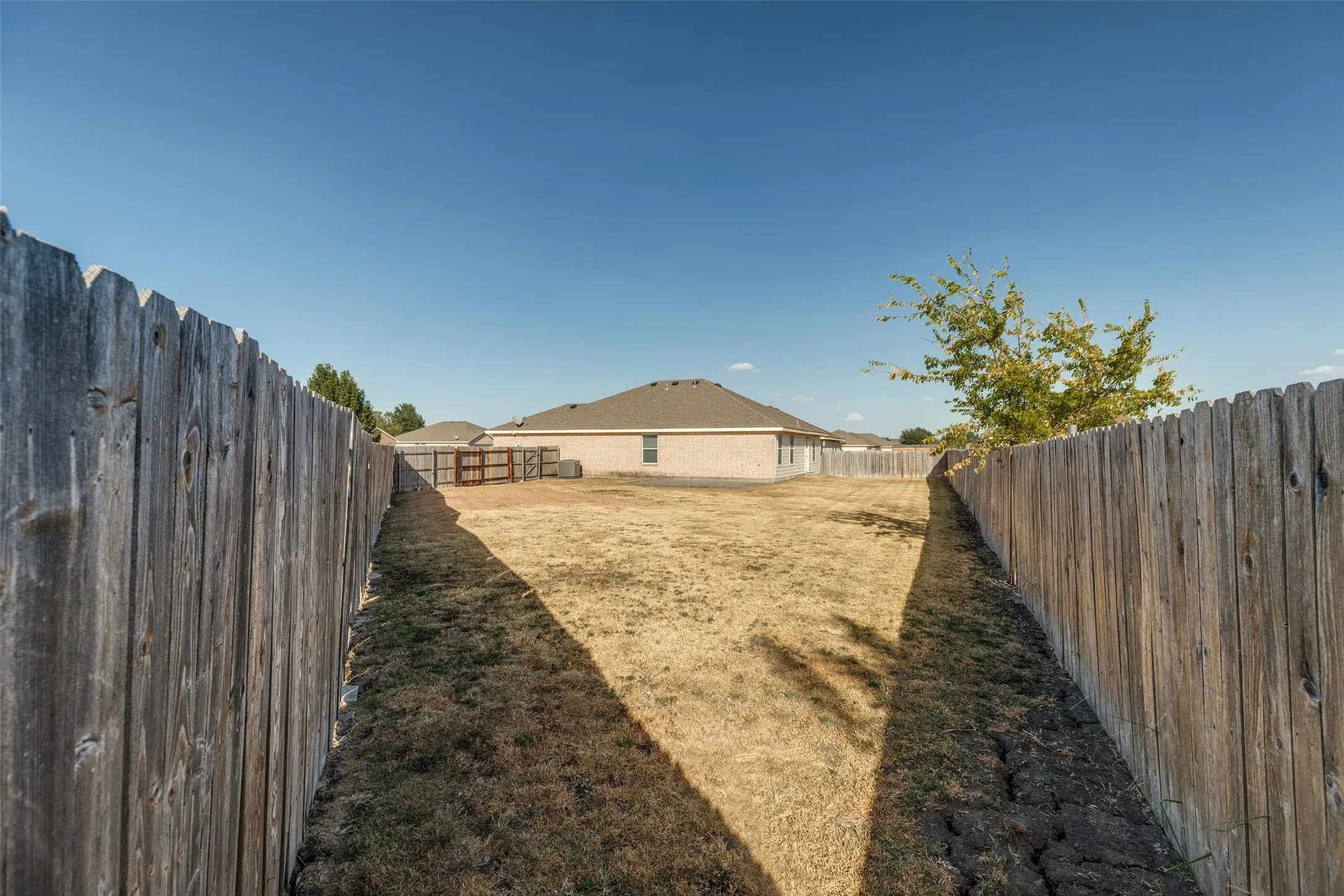 Single Family Residence For Rent in Collin County , 409 Bonnie Court, Anna, Texas 75409, 3 Bedroom, 2 Bathroom, 2 Garage spaces, 1,601 Sqft, built in 2005, mls#21389394, Real Estate Agent in Anna, Homes For Rent in Collin county, Homes For Rent in Anna, Realtor in Anna Texas, Real Estate Brokerage Independent Realty Texas, Luminita Cordes Realtor