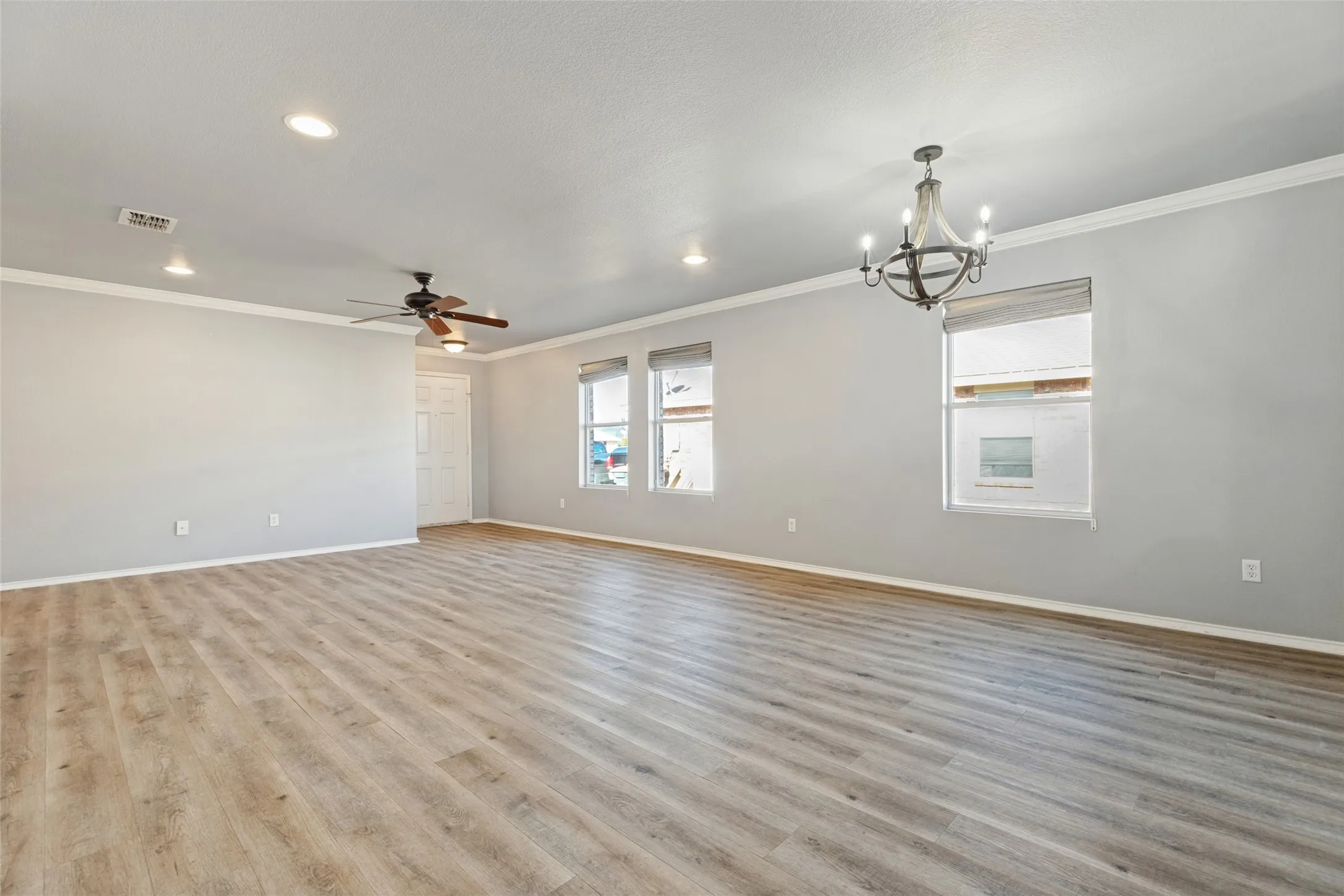 Single Family Residence For Rent in Collin County , 409 Bonnie Court, Anna, Texas 75409, 3 Bedroom, 2 Bathroom, 2 Garage spaces, 1,601 Sqft, built in 2005, mls#21389394, Real Estate Agent in Anna, Homes For Rent in Collin county, Homes For Rent in Anna, Realtor in Anna Texas, Real Estate Brokerage Independent Realty Texas, Luminita Cordes Realtor