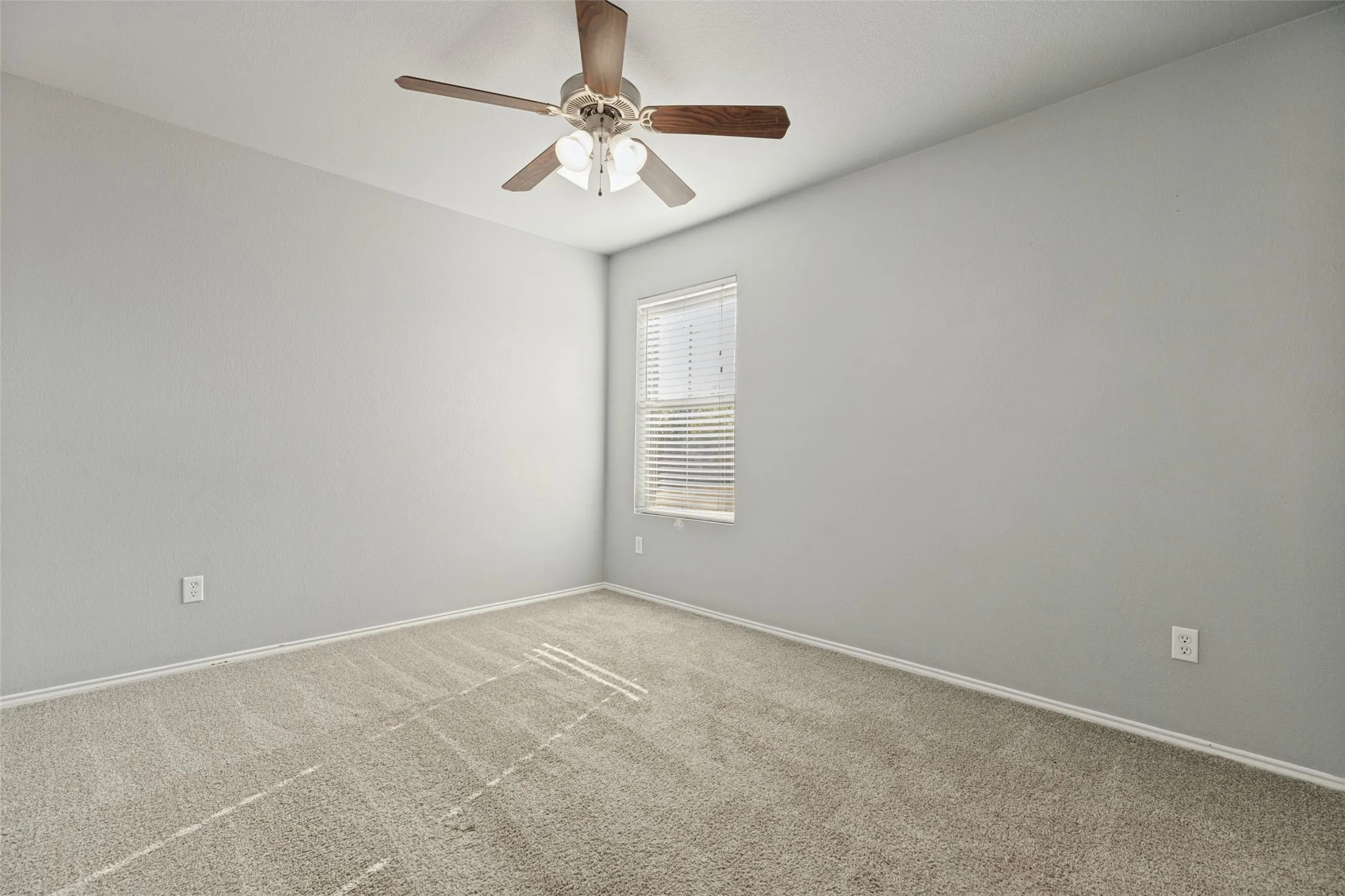 Single Family Residence For Rent in Collin County , 409 Bonnie Court, Anna, Texas 75409, 3 Bedroom, 2 Bathroom, 2 Garage spaces, 1,601 Sqft, built in 2005, mls#21389394, Real Estate Agent in Anna, Homes For Rent in Collin county, Homes For Rent in Anna, Realtor in Anna Texas, Real Estate Brokerage Independent Realty Texas, Luminita Cordes Realtor