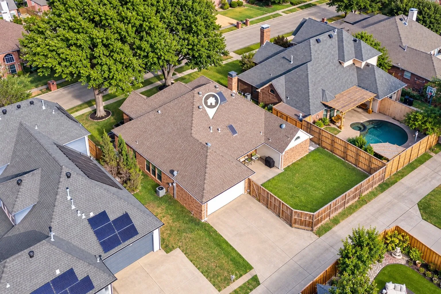 Single Family Residence For Sale in Collin County , 7621 England Drive, Plano, Texas 75025, 4 Bedroom, 3 Bathroom, 2 Garage spaces, 2,793 Sqft, built in 1985, mls#21387688, Real Estate Agent in Plano, Homes For Sale in Collin county, Homes For Sale in Plano, Realtor in Plano Texas, Real Estate Brokerage Independent Realty Texas, Luminita Cordes Realtor