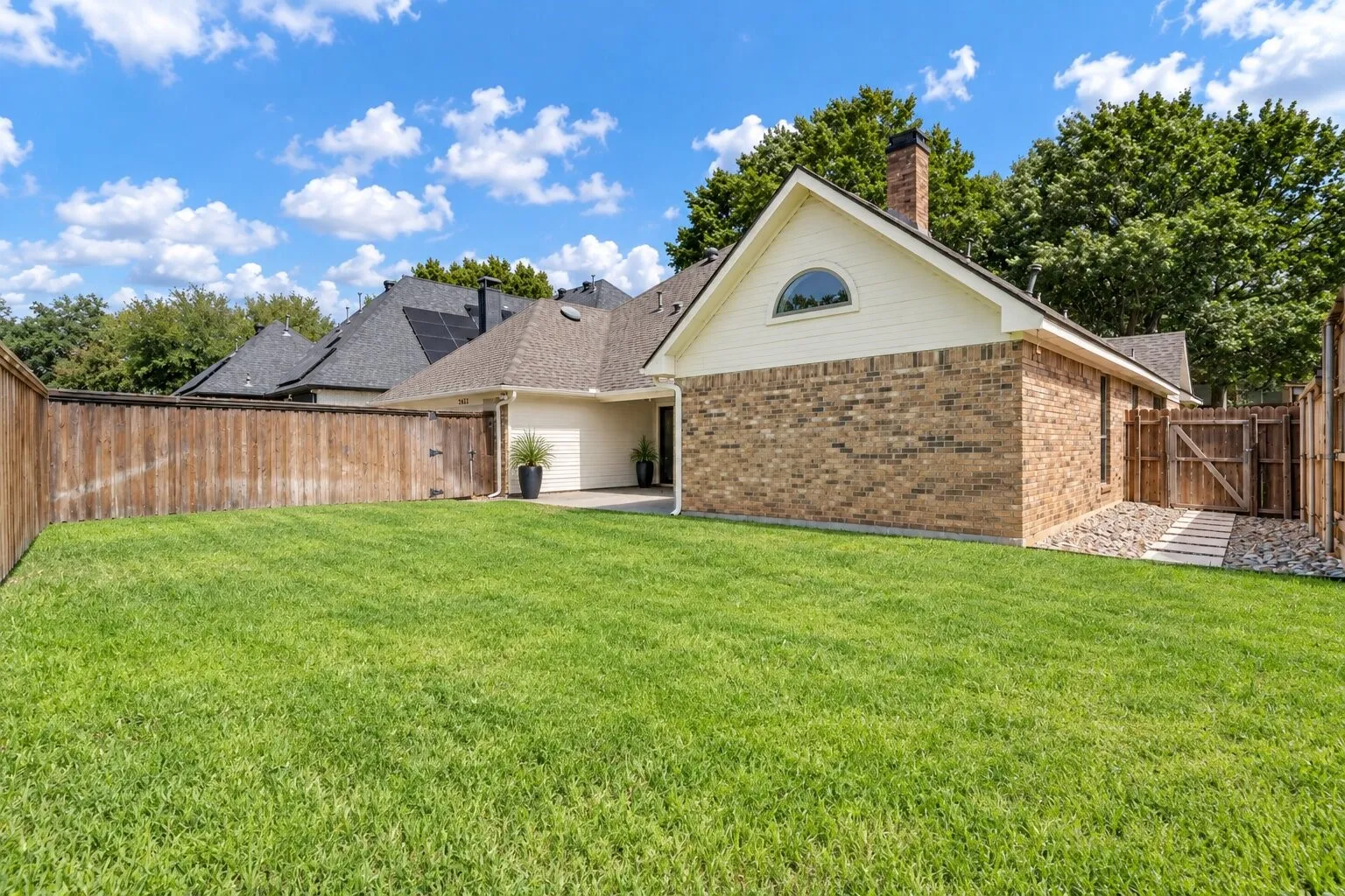 Single Family Residence For Sale in Collin County , 7621 England Drive, Plano, Texas 75025, 4 Bedroom, 3 Bathroom, 2 Garage spaces, 2,793 Sqft, built in 1985, mls#21387688, Real Estate Agent in Plano, Homes For Sale in Collin county, Homes For Sale in Plano, Realtor in Plano Texas, Real Estate Brokerage Independent Realty Texas, Luminita Cordes Realtor