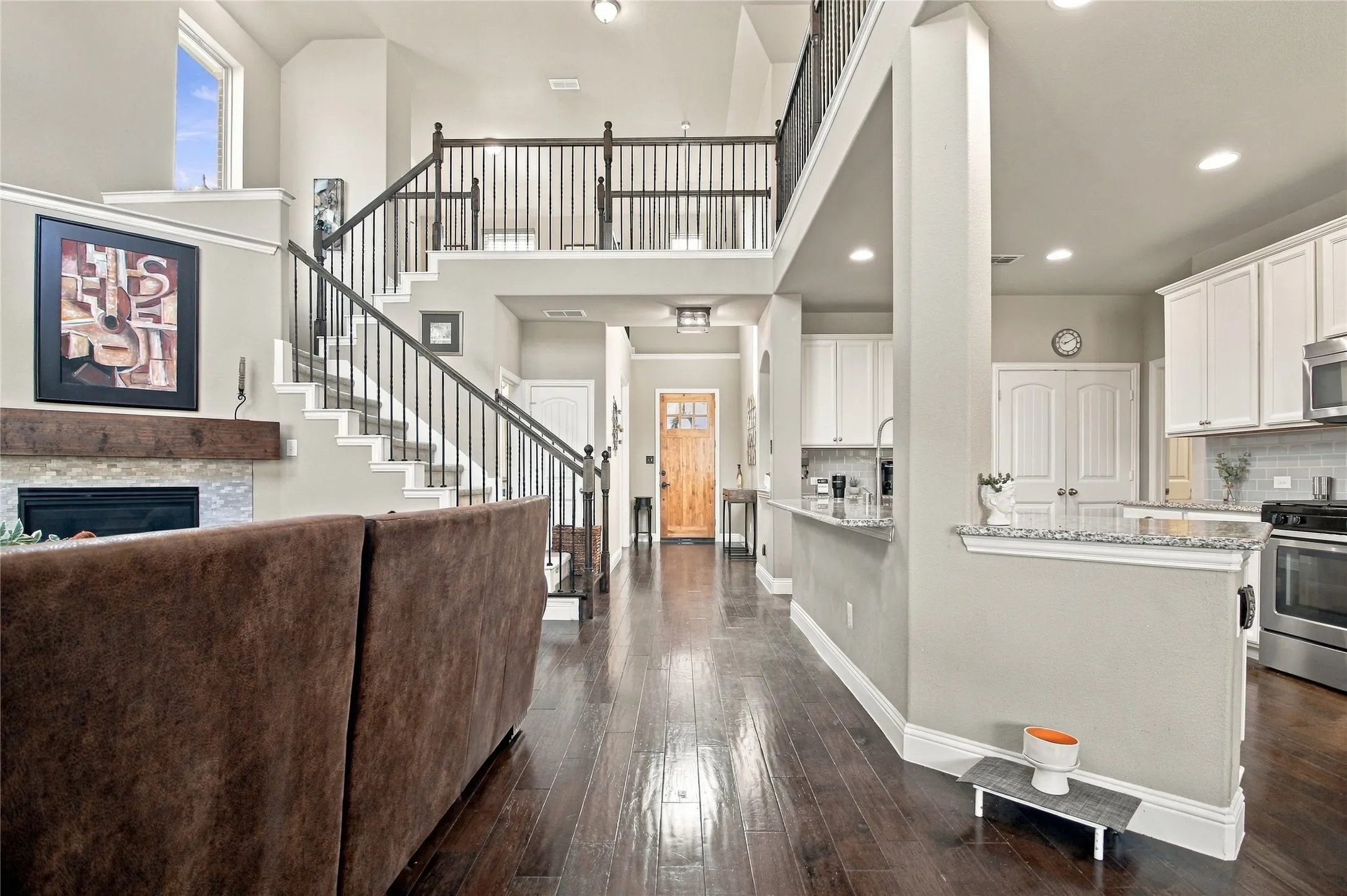 Single Family Residence For Sale in Collin County , 800 Spring Falls Drive, Mc Kinney, Texas 75071, 3 Bedroom, 3 Bathroom, 2 Garage spaces, 2,358 Sqft, built in 2015, mls#21389874, Real Estate Agent in Mc Kinney, Homes For Sale in Collin county, Homes For Sale in Mc Kinney, Realtor in Mc Kinney Texas, Real Estate Brokerage Independent Realty Texas, Luminita Cordes Realtor