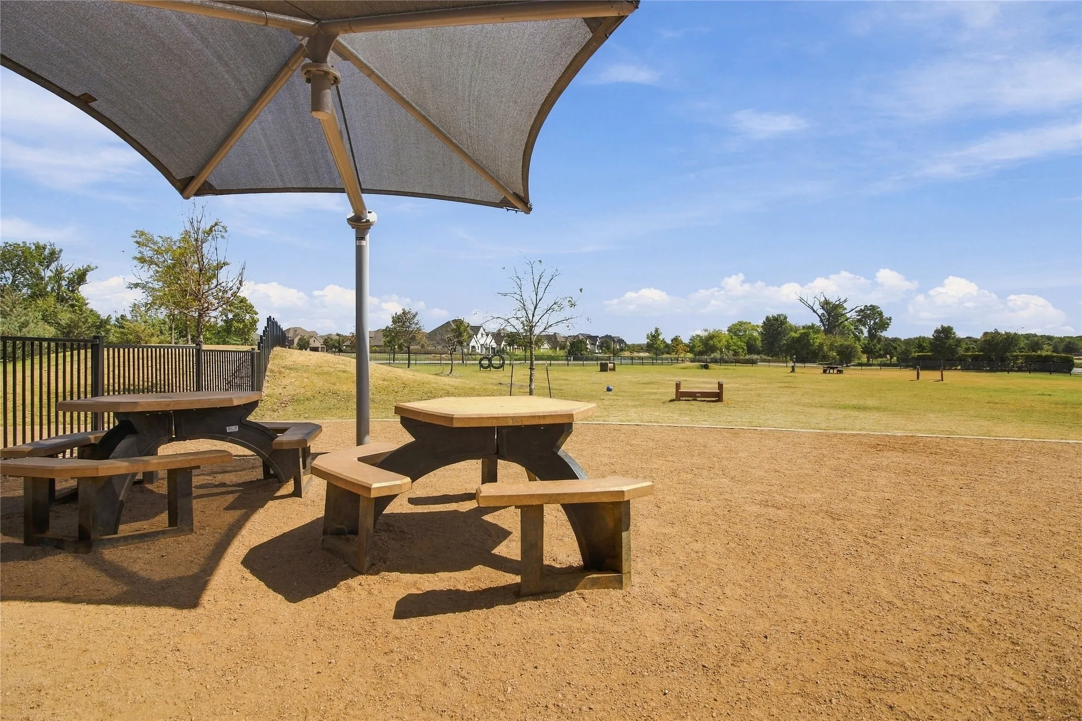 Single Family Residence For Sale in Collin County , 800 Spring Falls Drive, Mc Kinney, Texas 75071, 3 Bedroom, 3 Bathroom, 2 Garage spaces, 2,358 Sqft, built in 2015, mls#21389874, Real Estate Agent in Mc Kinney, Homes For Sale in Collin county, Homes For Sale in Mc Kinney, Realtor in Mc Kinney Texas, Real Estate Brokerage Independent Realty Texas, Luminita Cordes Realtor