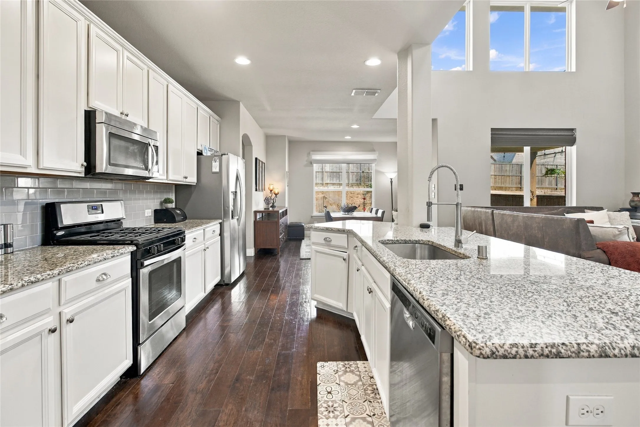 Single Family Residence For Sale in Collin County , 800 Spring Falls Drive, Mc Kinney, Texas 75071, 3 Bedroom, 3 Bathroom, 2 Garage spaces, 2,358 Sqft, built in 2015, mls#21389874, Real Estate Agent in Mc Kinney, Homes For Sale in Collin county, Homes For Sale in Mc Kinney, Realtor in Mc Kinney Texas, Real Estate Brokerage Independent Realty Texas, Luminita Cordes Realtor