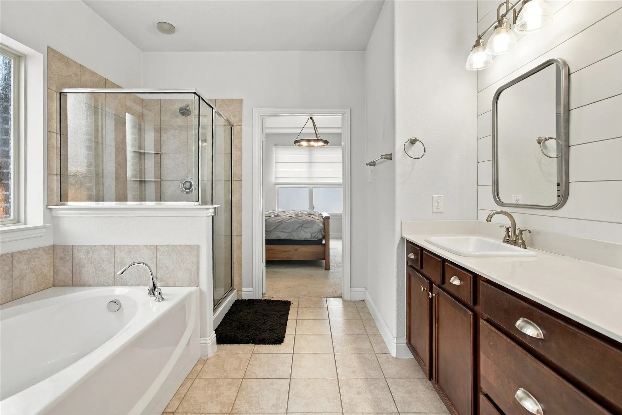 Single Family Residence For Sale in Collin County , 800 Spring Falls Drive, Mc Kinney, Texas 75071, 3 Bedroom, 3 Bathroom, 2 Garage spaces, 2,358 Sqft, built in 2015, mls#21389874, Real Estate Agent in Mc Kinney, Homes For Sale in Collin county, Homes For Sale in Mc Kinney, Realtor in Mc Kinney Texas, Real Estate Brokerage Independent Realty Texas, Luminita Cordes Realtor