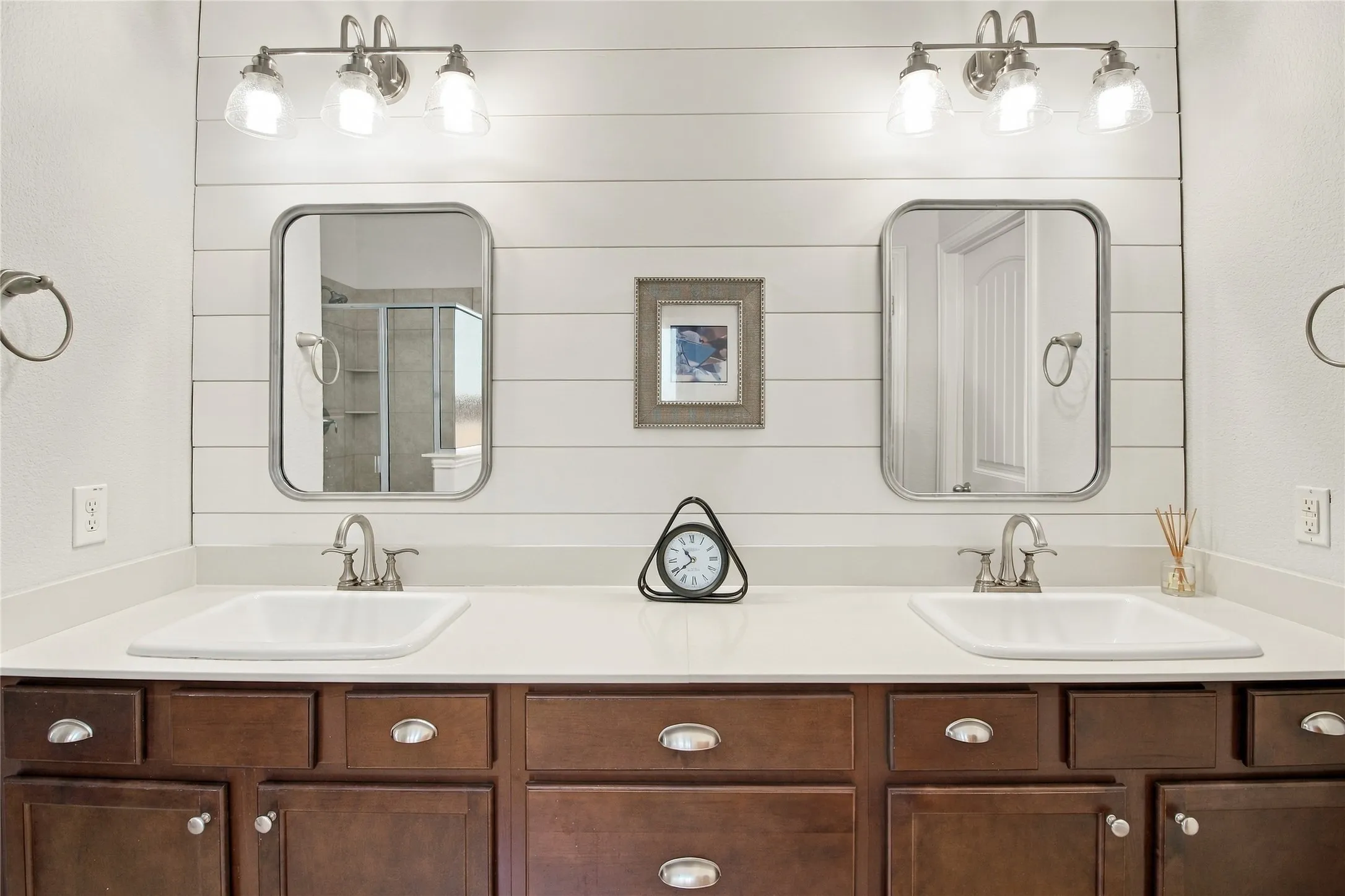 Single Family Residence For Sale in Collin County , 800 Spring Falls Drive, Mc Kinney, Texas 75071, 3 Bedroom, 3 Bathroom, 2 Garage spaces, 2,358 Sqft, built in 2015, mls#21389874, Real Estate Agent in Mc Kinney, Homes For Sale in Collin county, Homes For Sale in Mc Kinney, Realtor in Mc Kinney Texas, Real Estate Brokerage Independent Realty Texas, Luminita Cordes Realtor