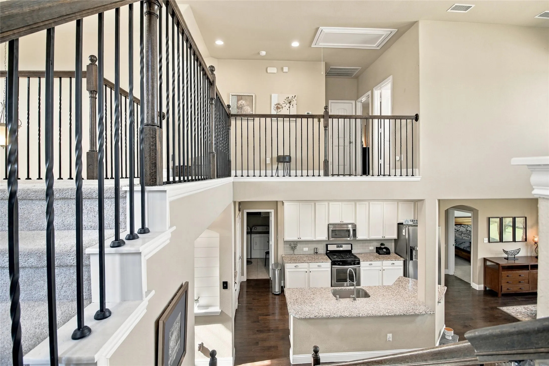 Single Family Residence For Sale in Collin County , 800 Spring Falls Drive, Mc Kinney, Texas 75071, 3 Bedroom, 3 Bathroom, 2 Garage spaces, 2,358 Sqft, built in 2015, mls#21389874, Real Estate Agent in Mc Kinney, Homes For Sale in Collin county, Homes For Sale in Mc Kinney, Realtor in Mc Kinney Texas, Real Estate Brokerage Independent Realty Texas, Luminita Cordes Realtor