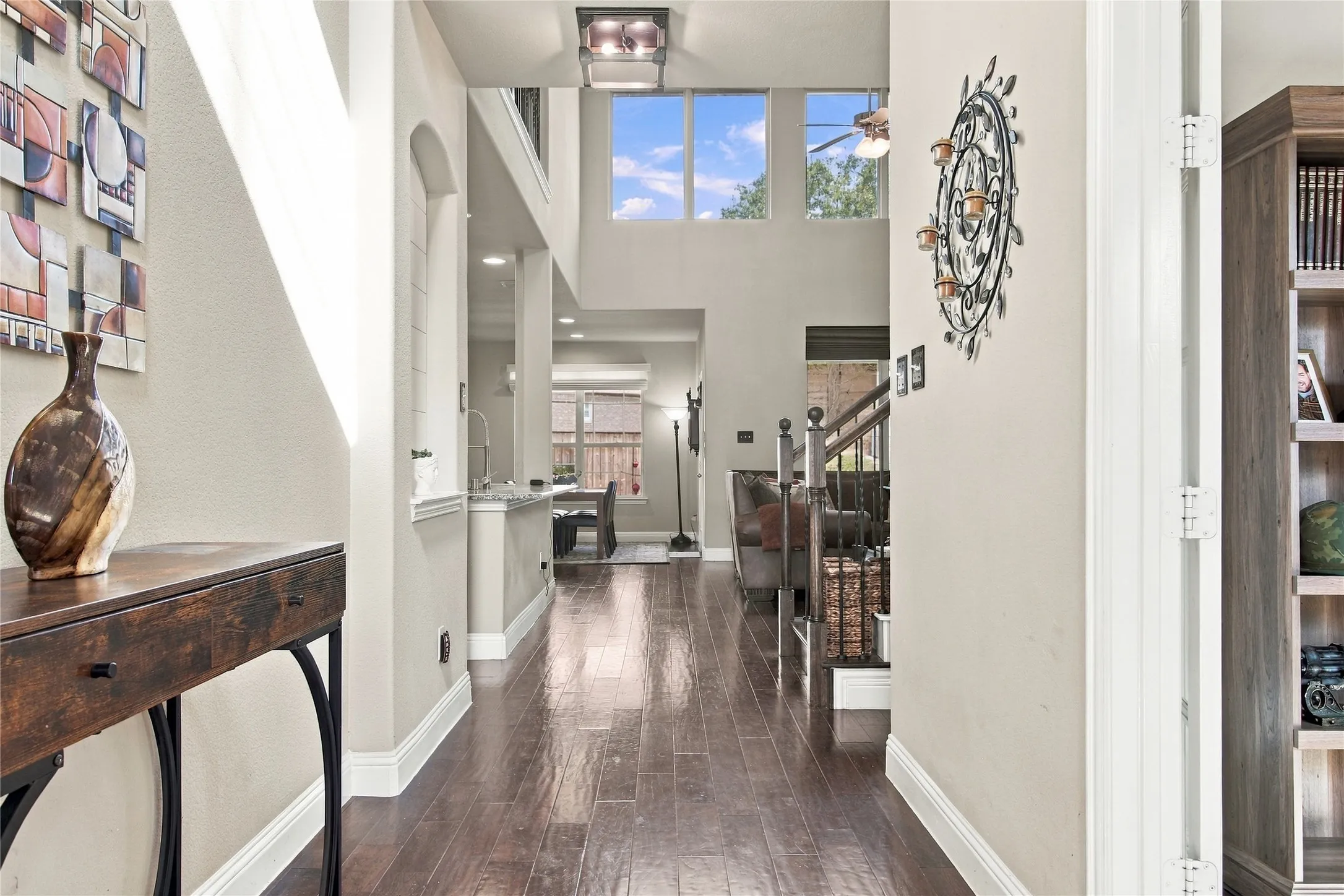 Single Family Residence For Sale in Collin County , 800 Spring Falls Drive, Mc Kinney, Texas 75071, 3 Bedroom, 3 Bathroom, 2 Garage spaces, 2,358 Sqft, built in 2015, mls#21389874, Real Estate Agent in Mc Kinney, Homes For Sale in Collin county, Homes For Sale in Mc Kinney, Realtor in Mc Kinney Texas, Real Estate Brokerage Independent Realty Texas, Luminita Cordes Realtor