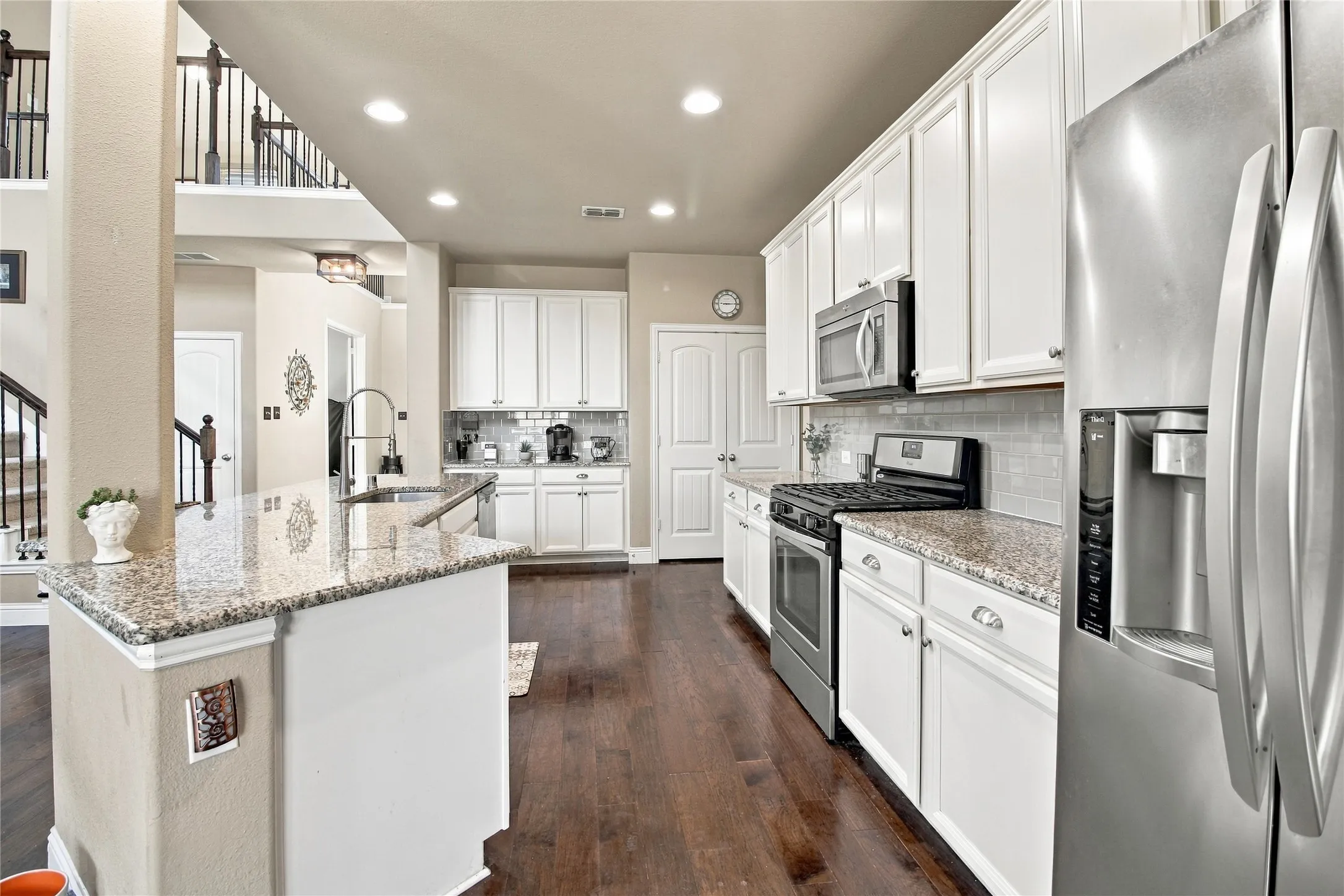 Single Family Residence For Sale in Collin County , 800 Spring Falls Drive, Mc Kinney, Texas 75071, 3 Bedroom, 3 Bathroom, 2 Garage spaces, 2,358 Sqft, built in 2015, mls#21389874, Real Estate Agent in Mc Kinney, Homes For Sale in Collin county, Homes For Sale in Mc Kinney, Realtor in Mc Kinney Texas, Real Estate Brokerage Independent Realty Texas, Luminita Cordes Realtor