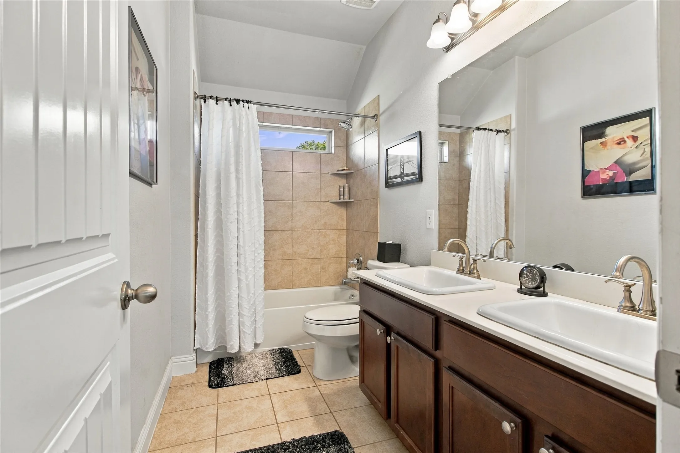 Single Family Residence For Sale in Collin County , 800 Spring Falls Drive, Mc Kinney, Texas 75071, 3 Bedroom, 3 Bathroom, 2 Garage spaces, 2,358 Sqft, built in 2015, mls#21389874, Real Estate Agent in Mc Kinney, Homes For Sale in Collin county, Homes For Sale in Mc Kinney, Realtor in Mc Kinney Texas, Real Estate Brokerage Independent Realty Texas, Luminita Cordes Realtor