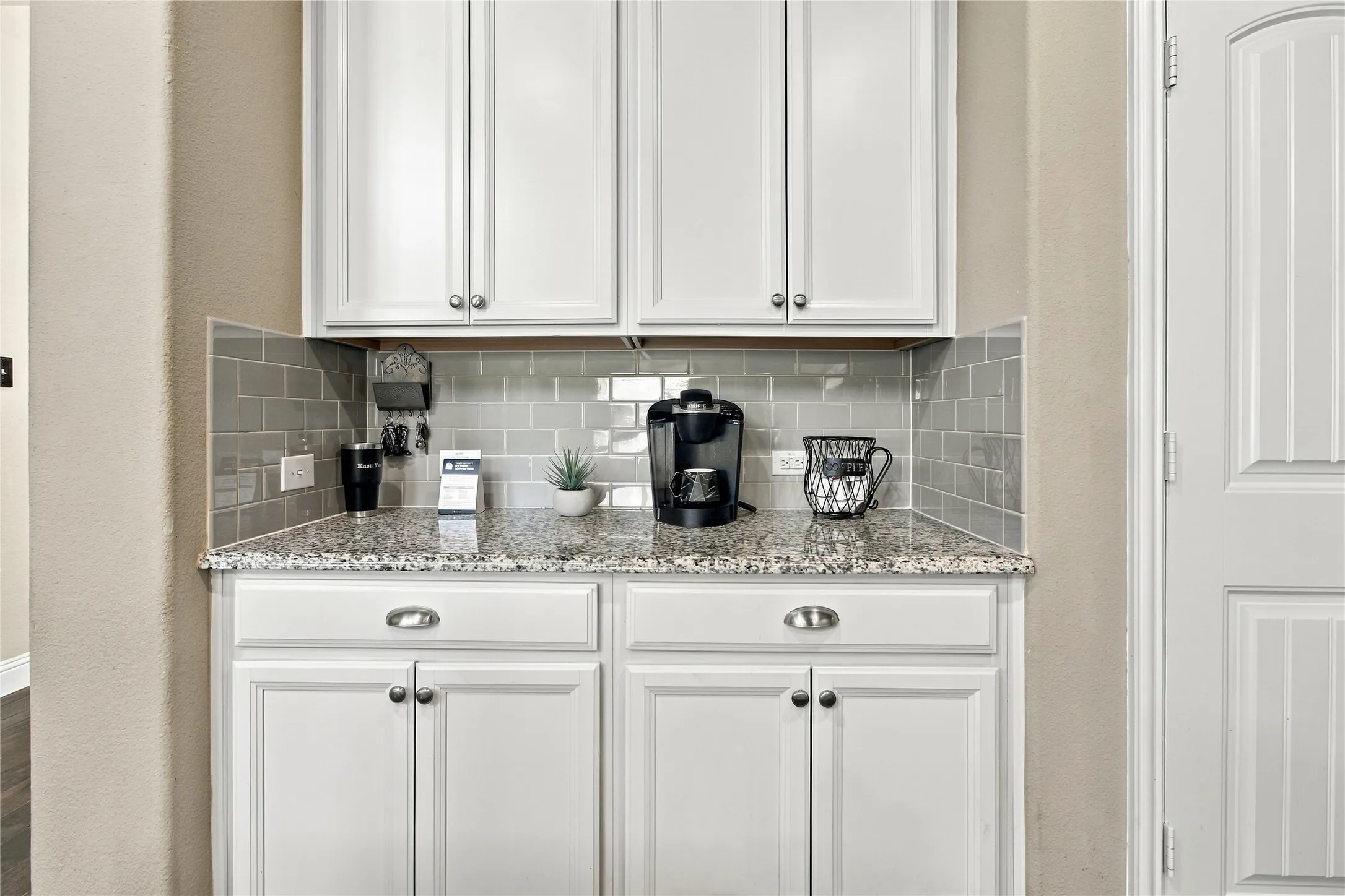 Single Family Residence For Sale in Collin County , 800 Spring Falls Drive, Mc Kinney, Texas 75071, 3 Bedroom, 3 Bathroom, 2 Garage spaces, 2,358 Sqft, built in 2015, mls#21389874, Real Estate Agent in Mc Kinney, Homes For Sale in Collin county, Homes For Sale in Mc Kinney, Realtor in Mc Kinney Texas, Real Estate Brokerage Independent Realty Texas, Luminita Cordes Realtor