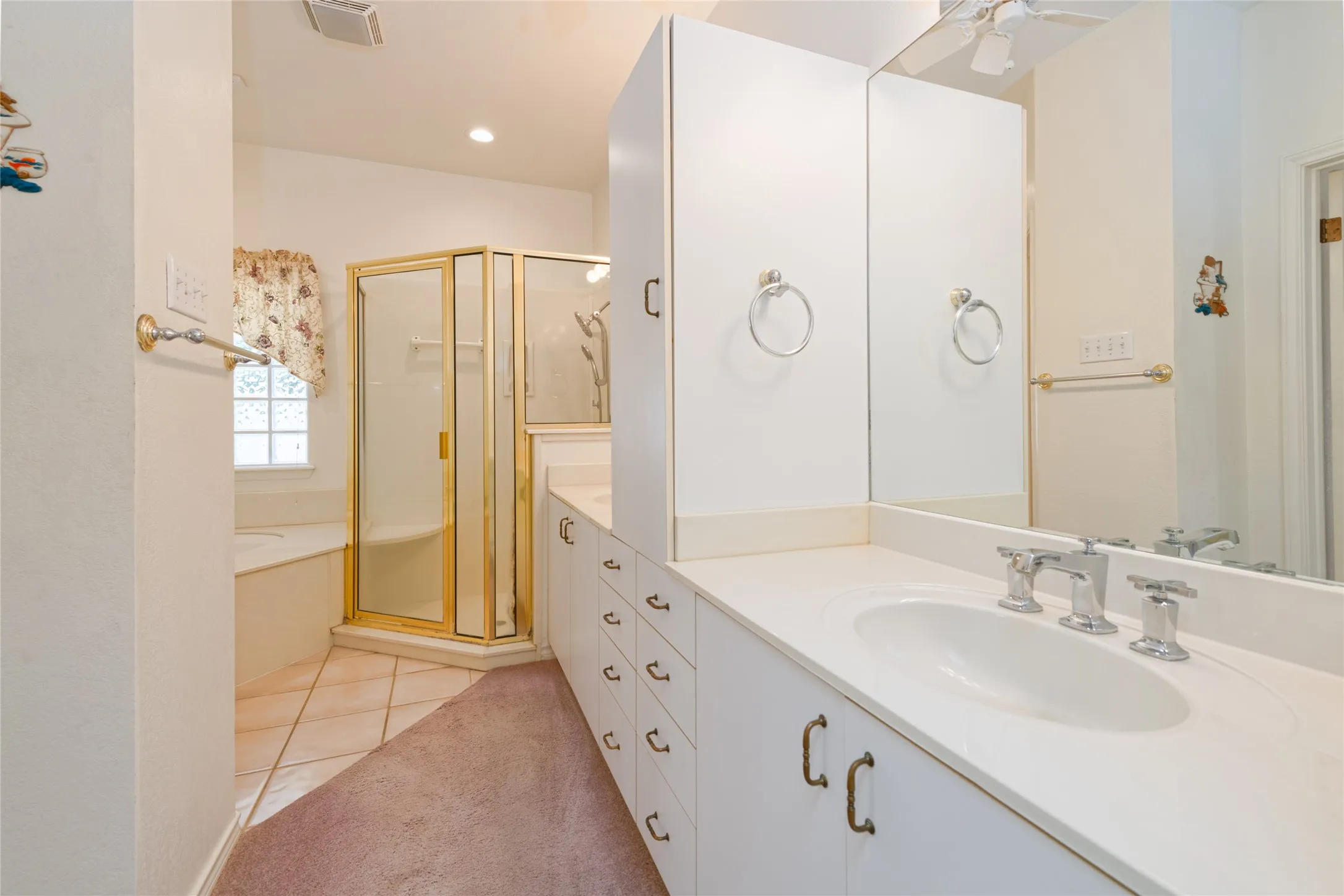 Single Family Residence For Sale in Taylor County , 21 Wynrush Circle, Abilene, Texas 79606, 3 Bedroom, 3 Bathroom, 2 Garage spaces, 2,355 Sqft, built in 1995, mls#21389921, Real Estate Agent in Abilene, Homes For Sale in Taylor county, Homes For Sale in Abilene, Realtor in Abilene Texas, Real Estate Brokerage Independent Realty Texas, Luminita Cordes Realtor
