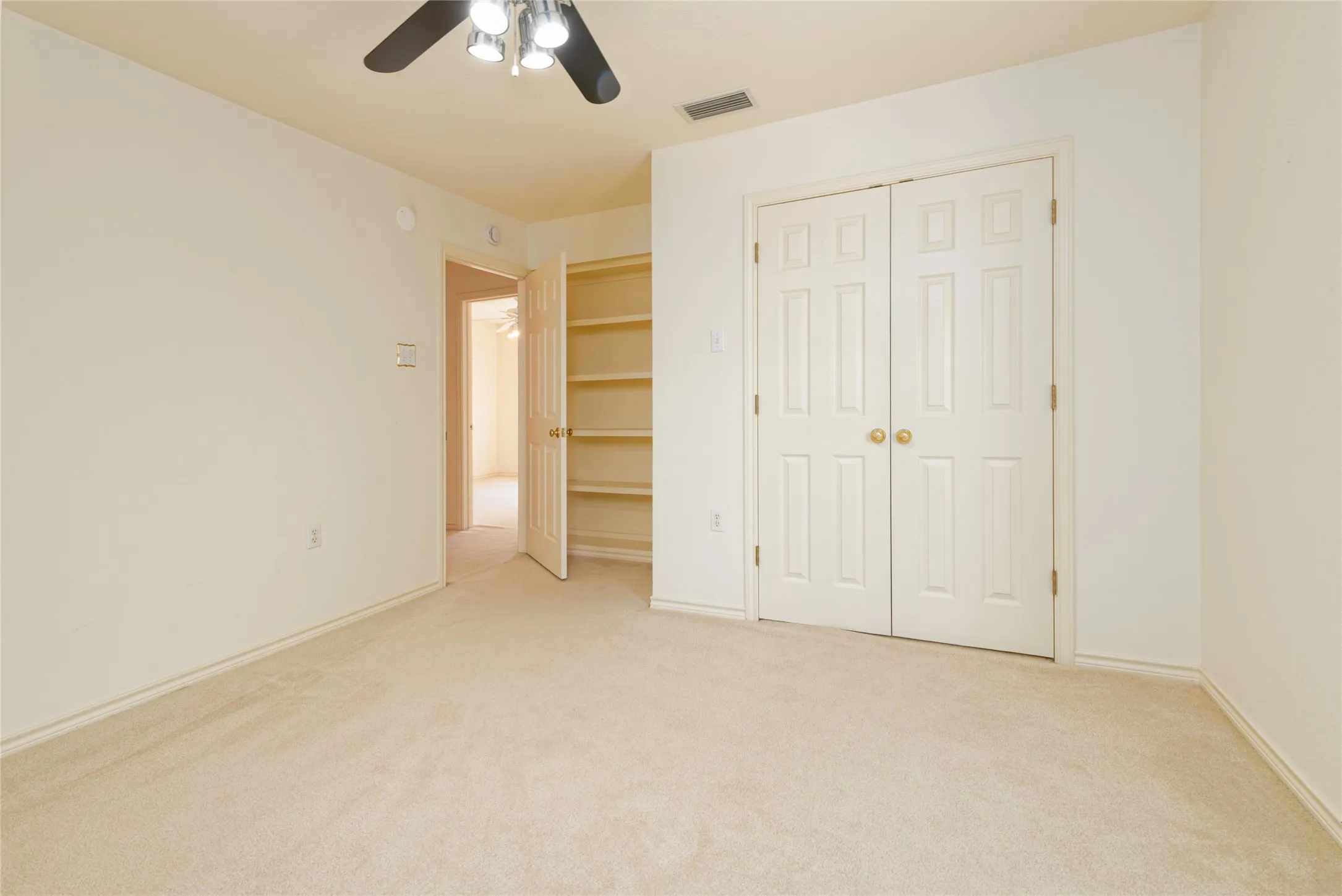Single Family Residence For Sale in Taylor County , 21 Wynrush Circle, Abilene, Texas 79606, 3 Bedroom, 3 Bathroom, 2 Garage spaces, 2,355 Sqft, built in 1995, mls#21389921, Real Estate Agent in Abilene, Homes For Sale in Taylor county, Homes For Sale in Abilene, Realtor in Abilene Texas, Real Estate Brokerage Independent Realty Texas, Luminita Cordes Realtor