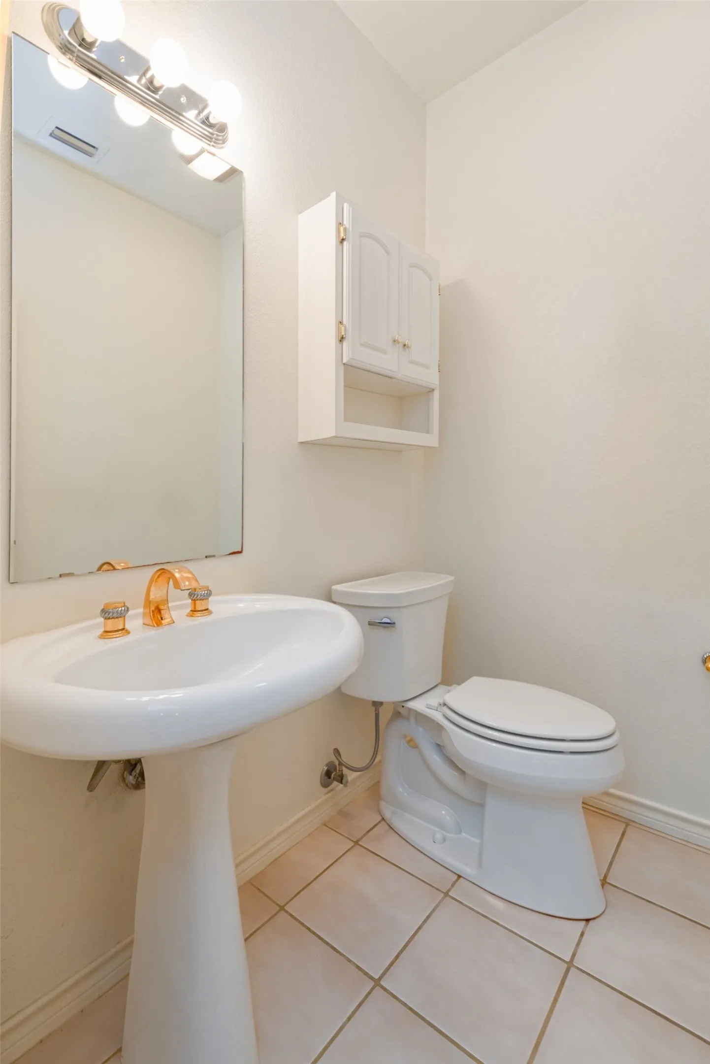 Single Family Residence For Sale in Taylor County , 21 Wynrush Circle, Abilene, Texas 79606, 3 Bedroom, 3 Bathroom, 2 Garage spaces, 2,355 Sqft, built in 1995, mls#21389921, Real Estate Agent in Abilene, Homes For Sale in Taylor county, Homes For Sale in Abilene, Realtor in Abilene Texas, Real Estate Brokerage Independent Realty Texas, Luminita Cordes Realtor