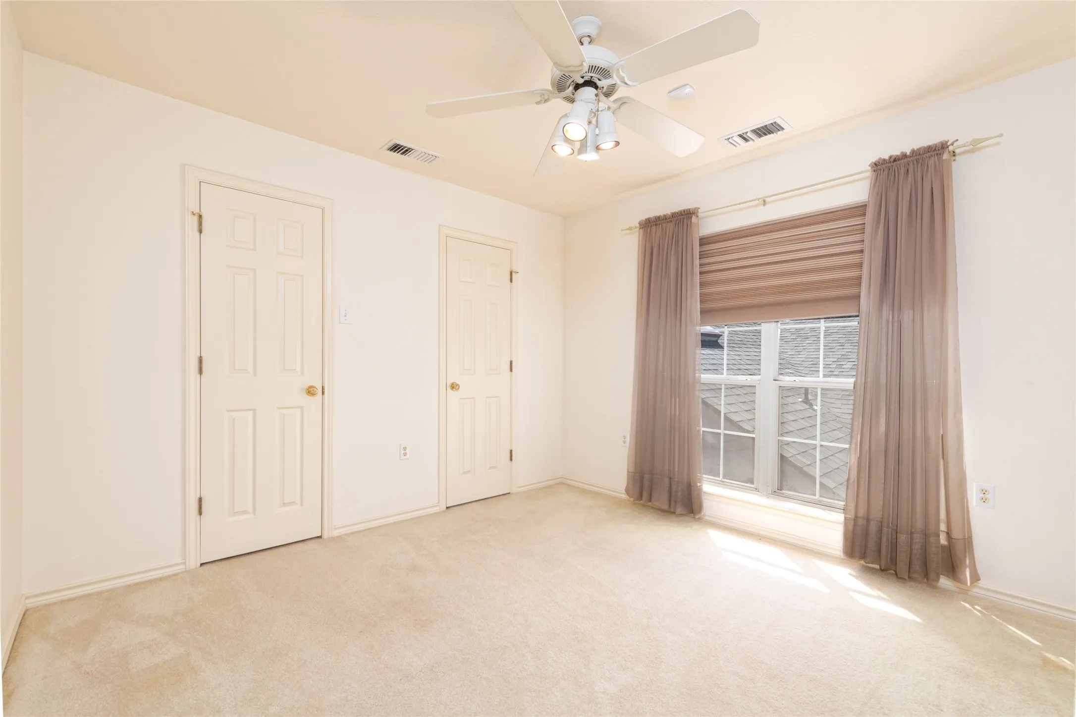 Single Family Residence For Sale in Taylor County , 21 Wynrush Circle, Abilene, Texas 79606, 3 Bedroom, 3 Bathroom, 2 Garage spaces, 2,355 Sqft, built in 1995, mls#21389921, Real Estate Agent in Abilene, Homes For Sale in Taylor county, Homes For Sale in Abilene, Realtor in Abilene Texas, Real Estate Brokerage Independent Realty Texas, Luminita Cordes Realtor