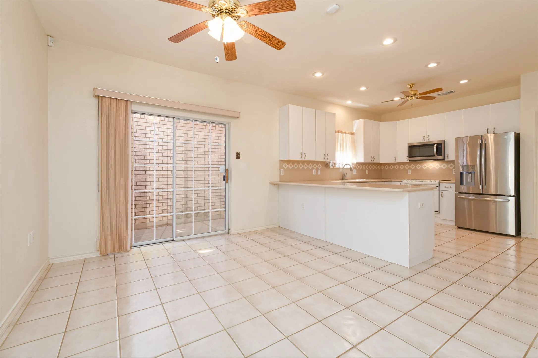 Single Family Residence For Sale in Taylor County , 21 Wynrush Circle, Abilene, Texas 79606, 3 Bedroom, 3 Bathroom, 2 Garage spaces, 2,355 Sqft, built in 1995, mls#21389921, Real Estate Agent in Abilene, Homes For Sale in Taylor county, Homes For Sale in Abilene, Realtor in Abilene Texas, Real Estate Brokerage Independent Realty Texas, Luminita Cordes Realtor